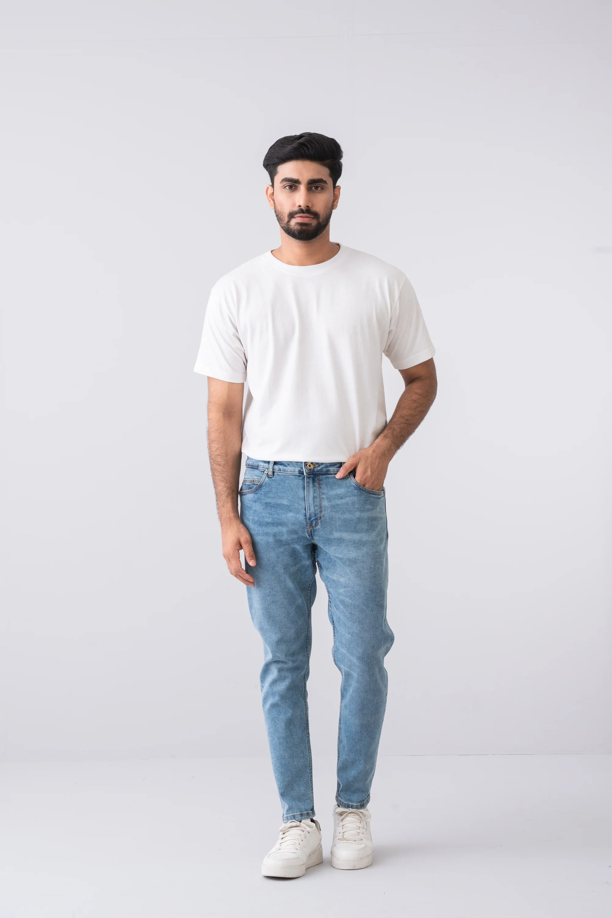 Carrot Fit Clear Sky Jeans - Image 2