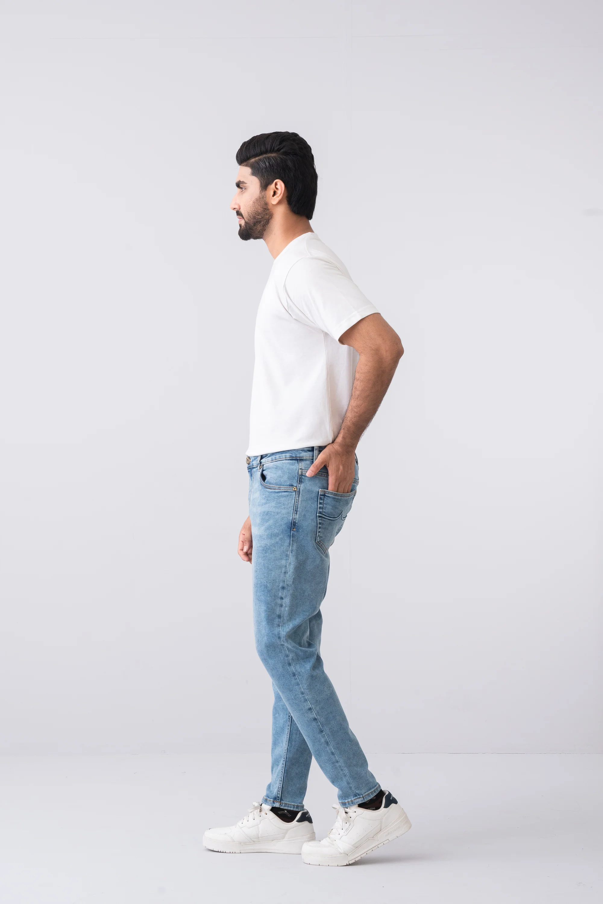 Carrot Fit Clear Sky Jeans - Image 3