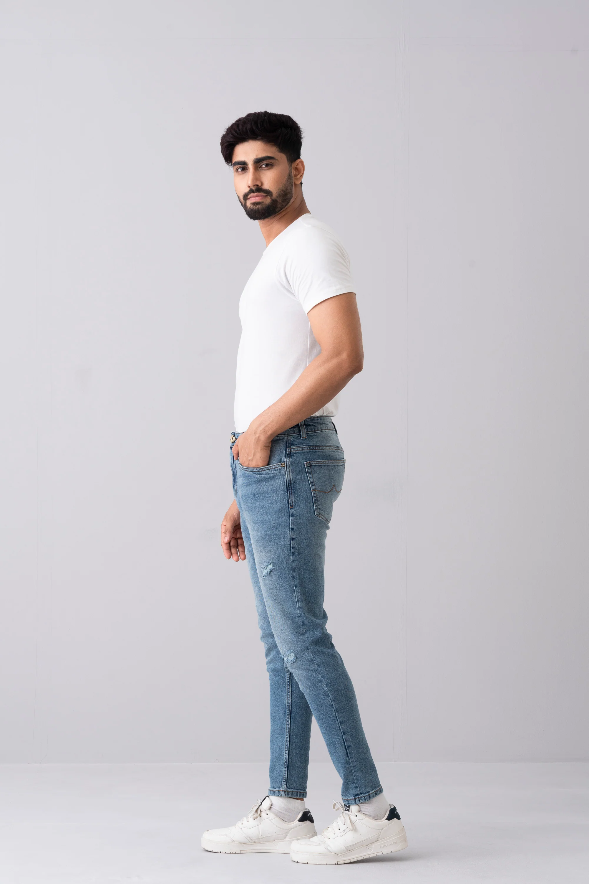 Carrot Fit Blue Jeans - Image 3