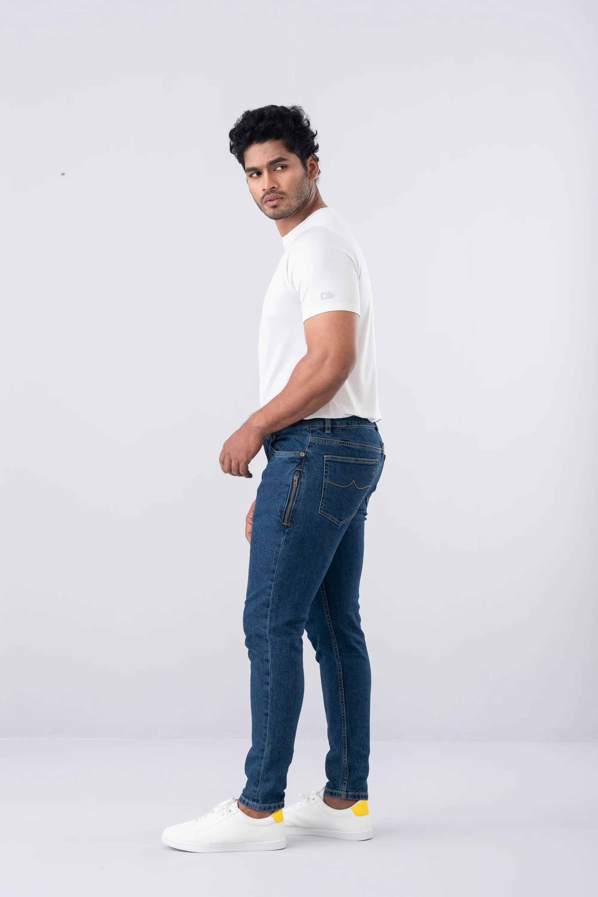 Carrot Fit Blue Jeans - Image 3