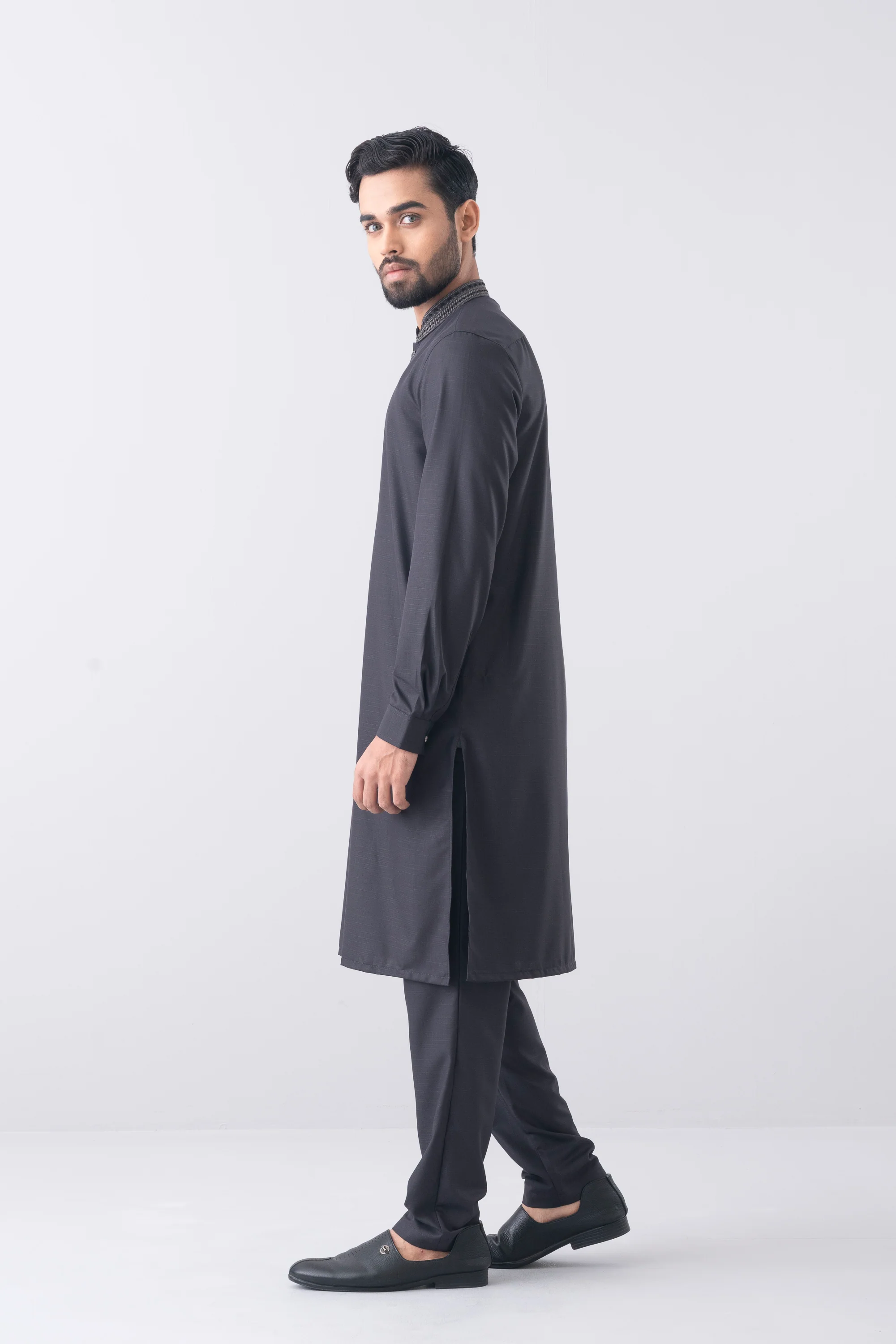 Regular Fit Embroidered Formal Ethnic Kurta Set - Image 15