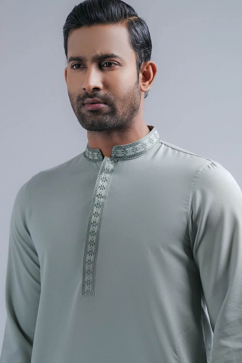 Regular Fit Embroidered Semi-Formal Kabli Set - Image 10