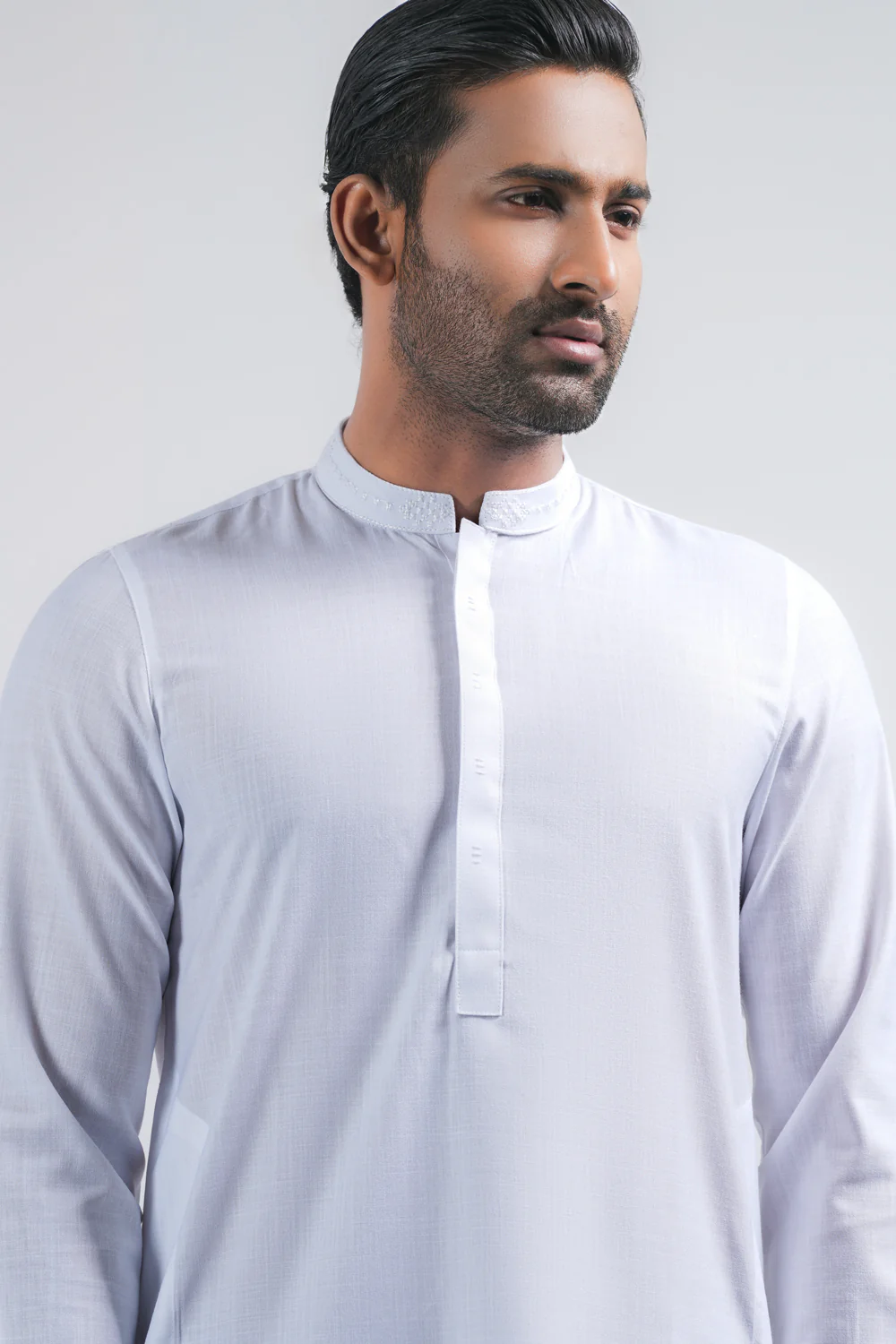 Regular Fit Embroidered Semi-Formal Kabli Set - Image 7