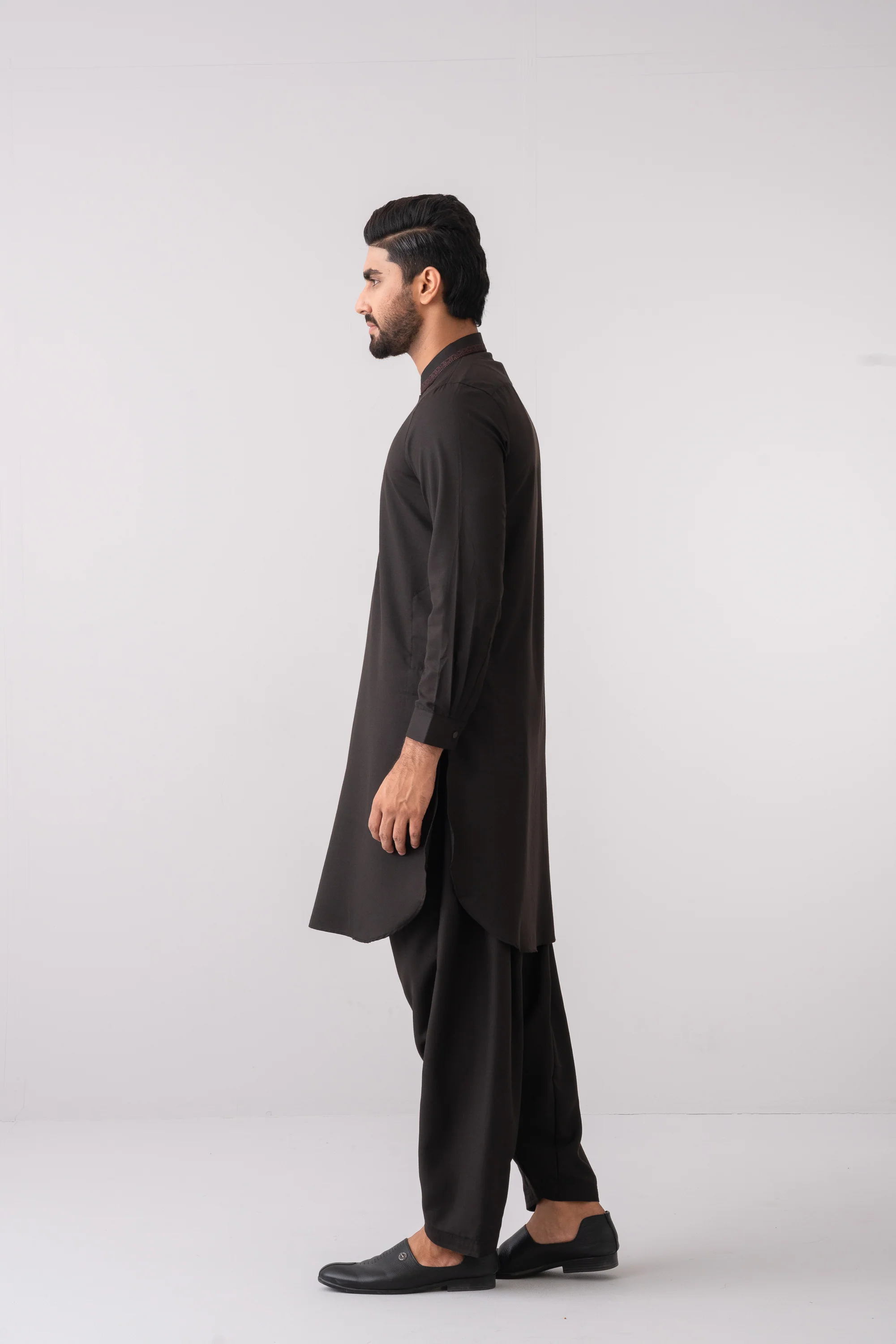 Regular Fit Embroidered Formal Kabli Set - Image 8