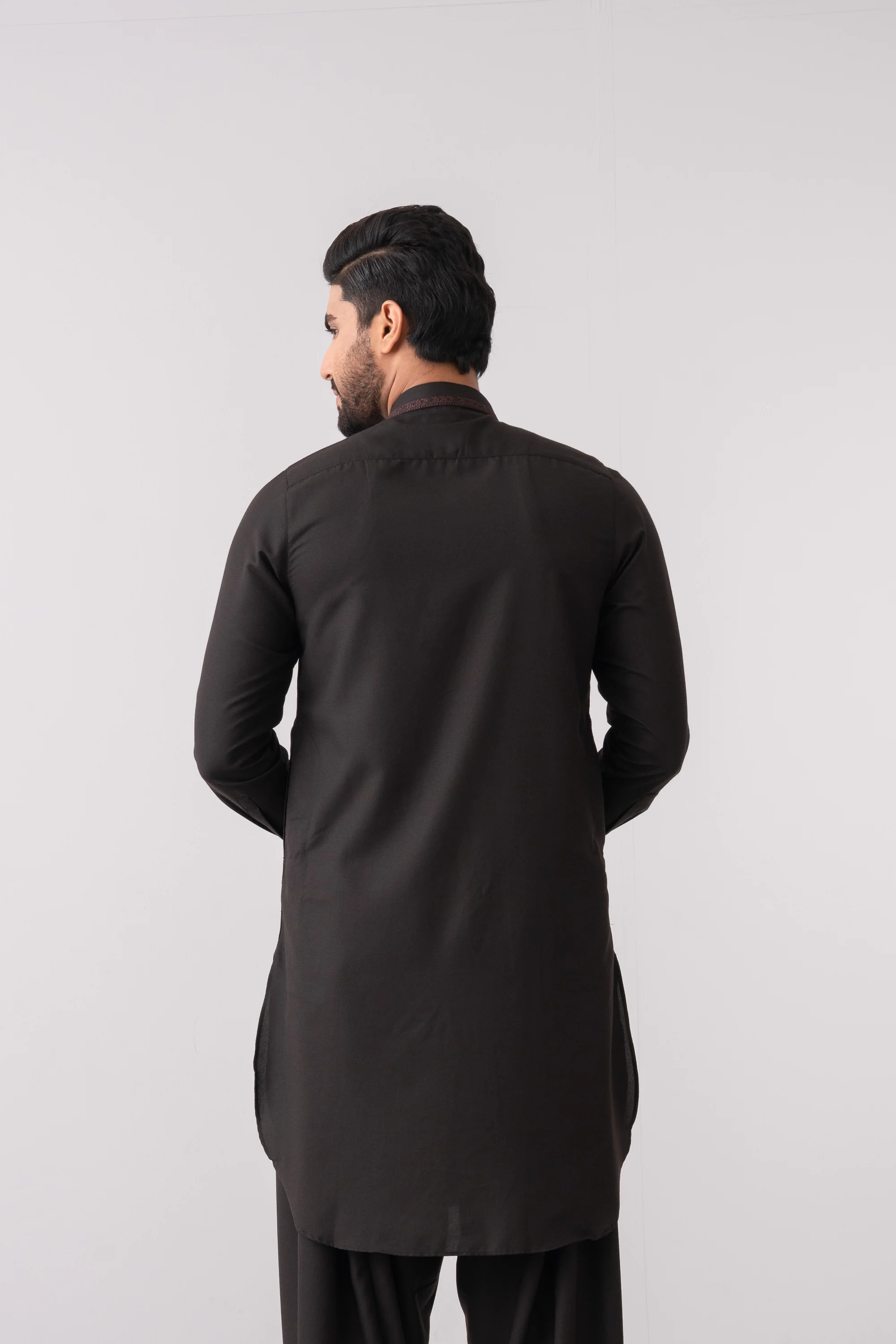 Regular Fit Embroidered Formal Kabli Set - Image 9
