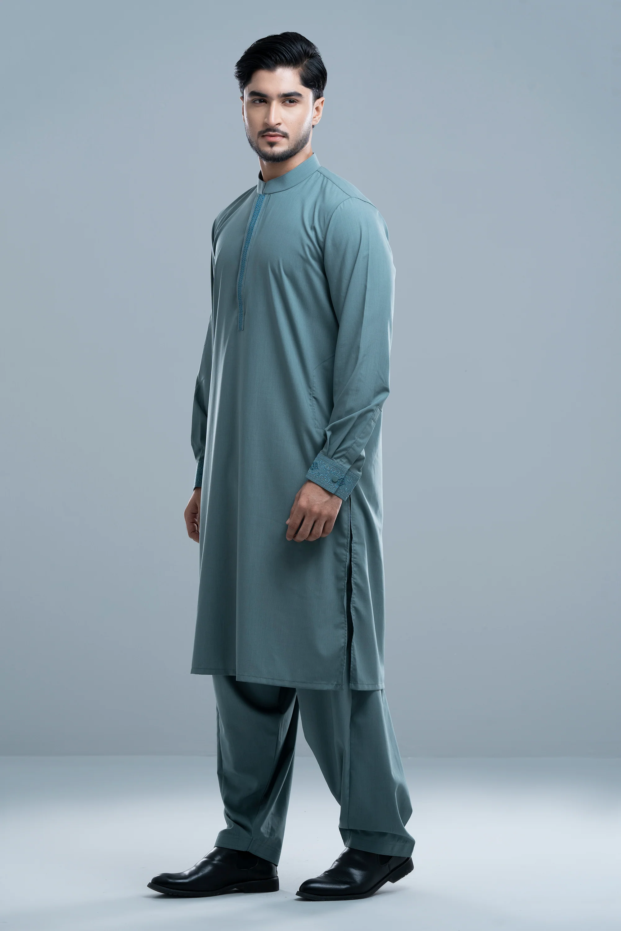 Regular Fit Embroidered Formal Kabli Set - Image 3