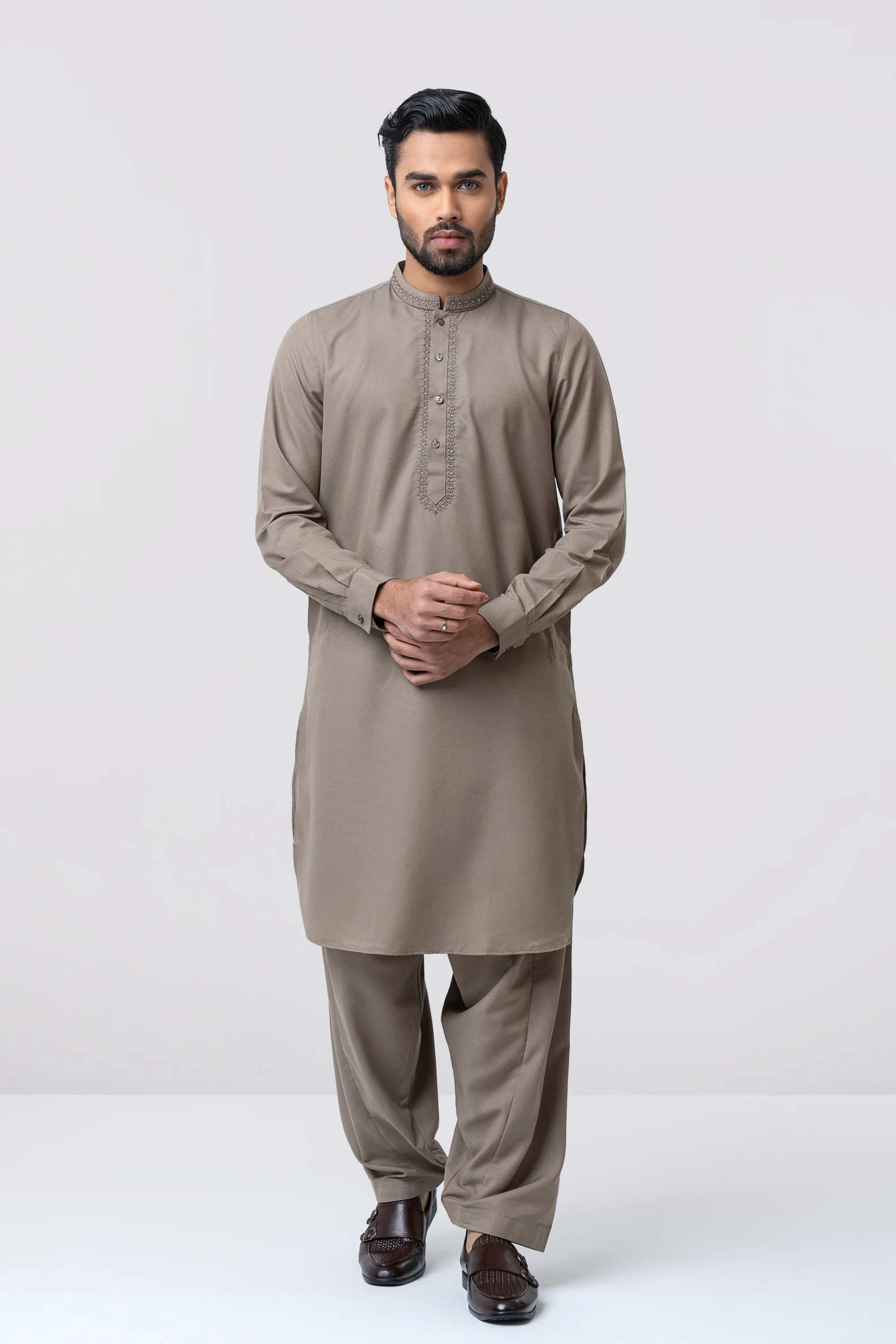 Regular Fit Embroidered Semi-Formal Kabli Set - Image 4