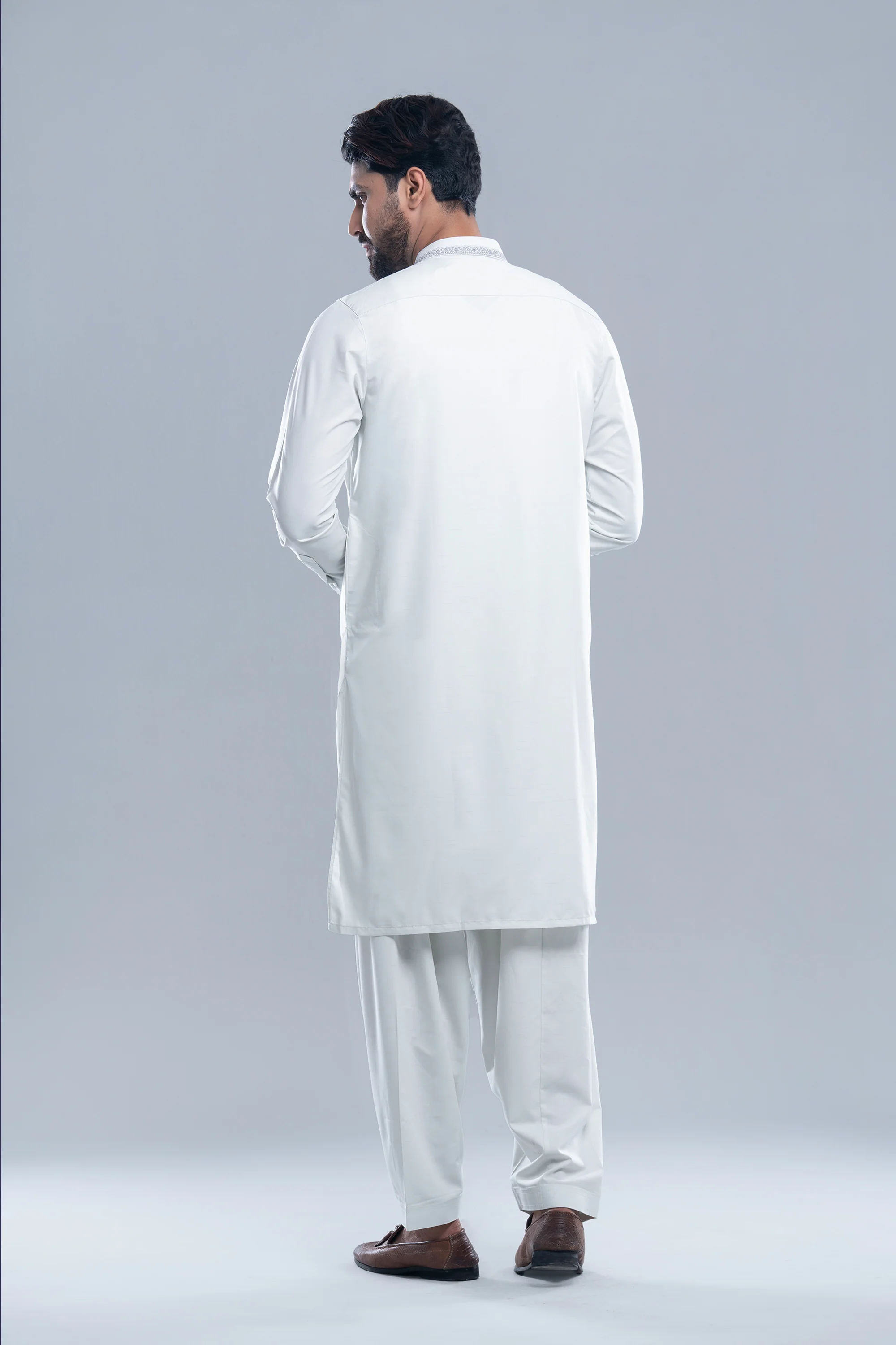 Regular Fit Embroidered Formal Kabli Set - Image 14