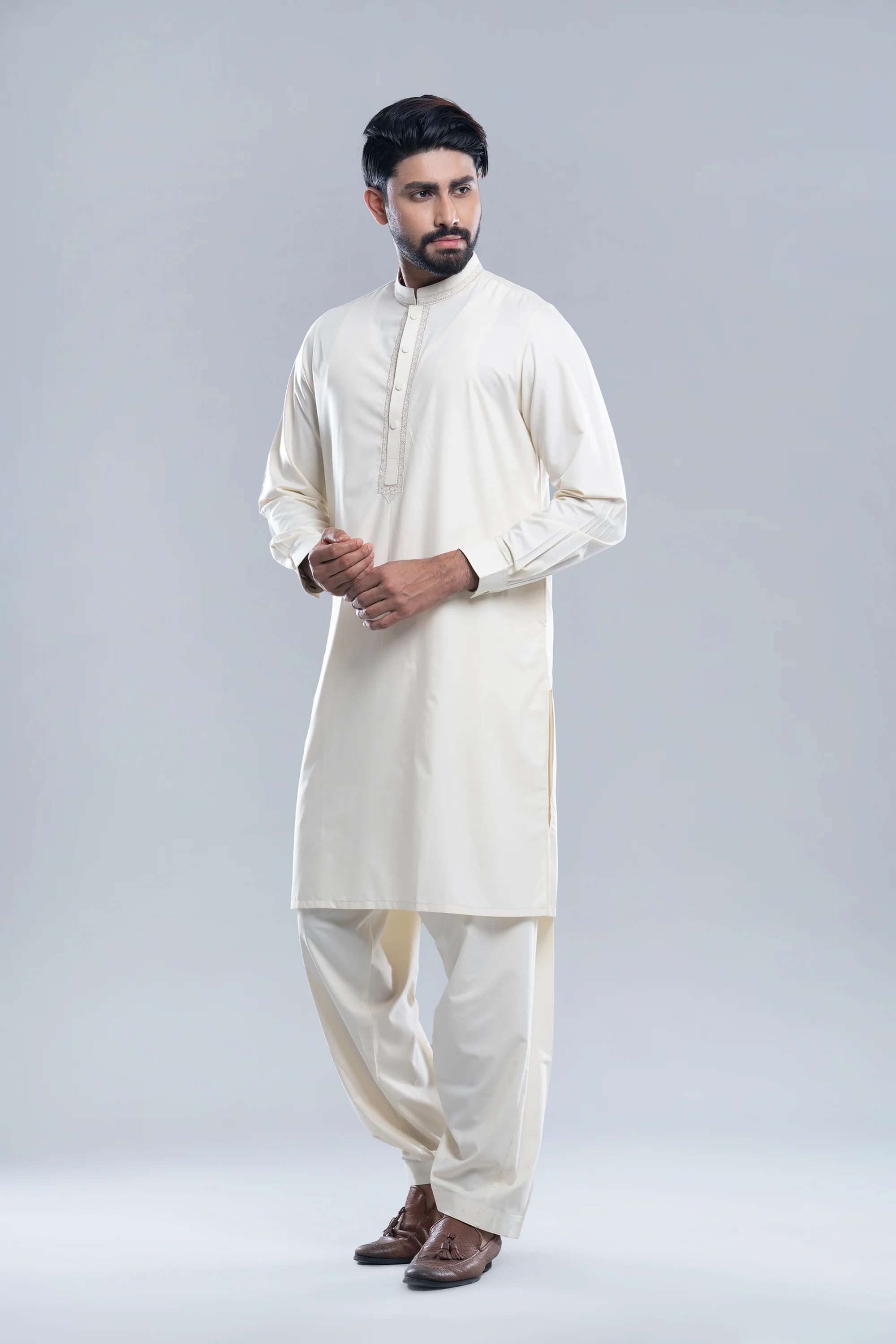 Regular Fit Embroidered Formal Kabli Set - Image 16