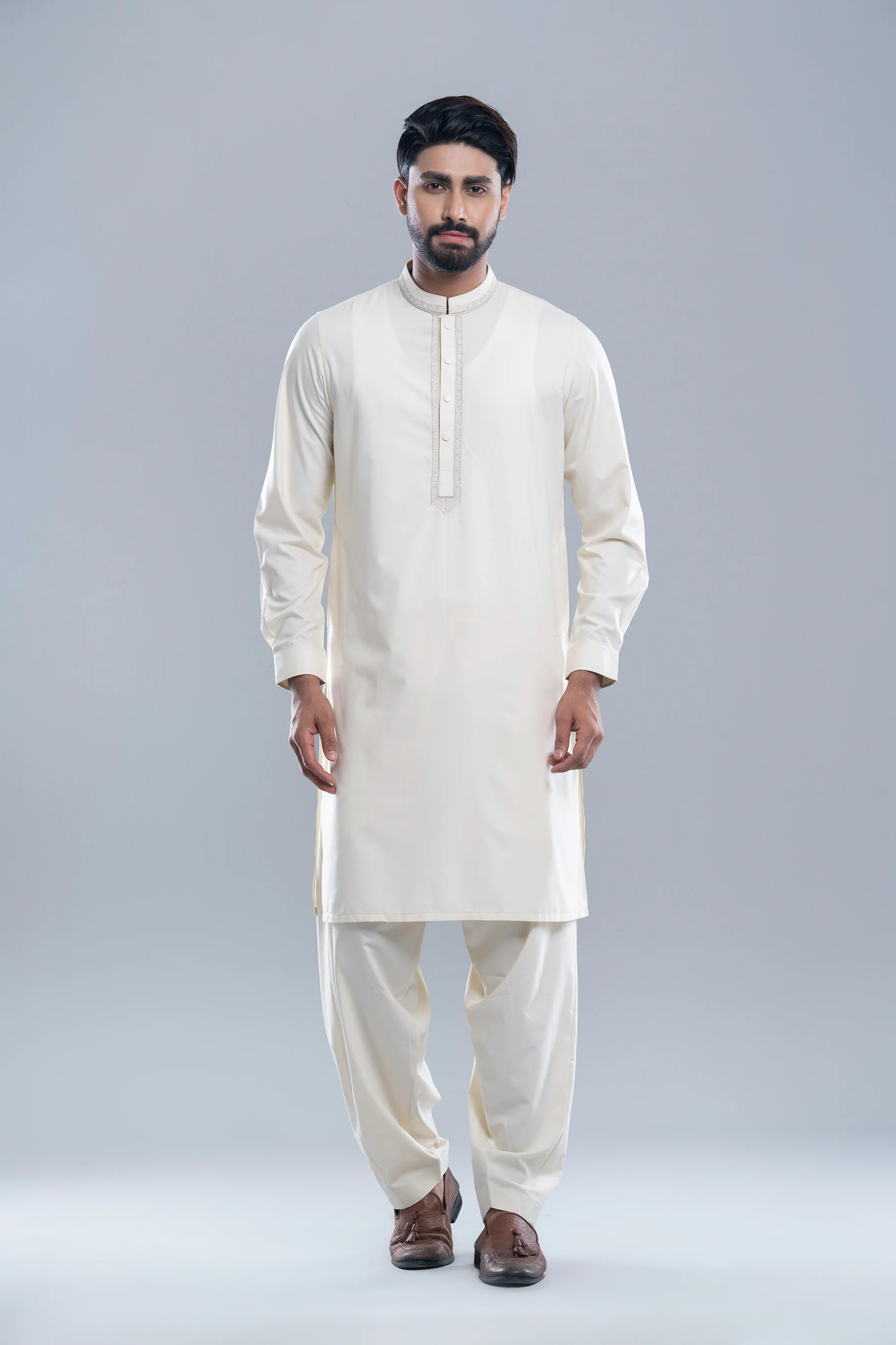 Regular Fit Embroidered Formal Kabli Set - Image 17