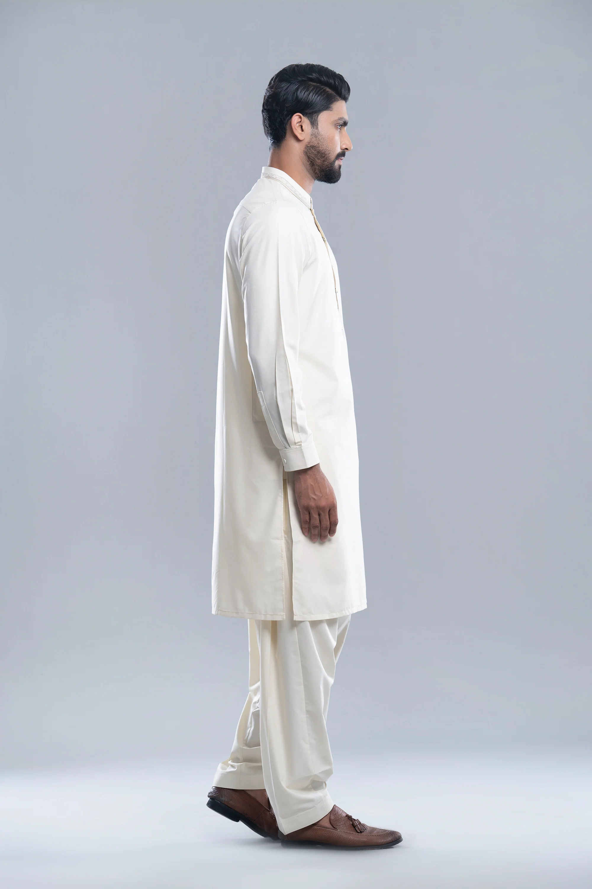Regular Fit Embroidered Formal Kabli Set - Image 18
