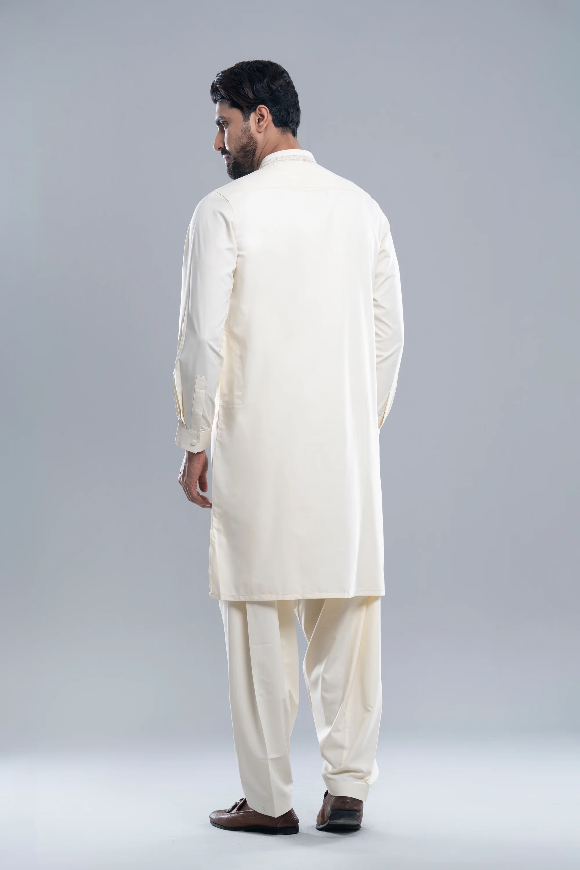 Regular Fit Embroidered Formal Kabli Set - Image 19