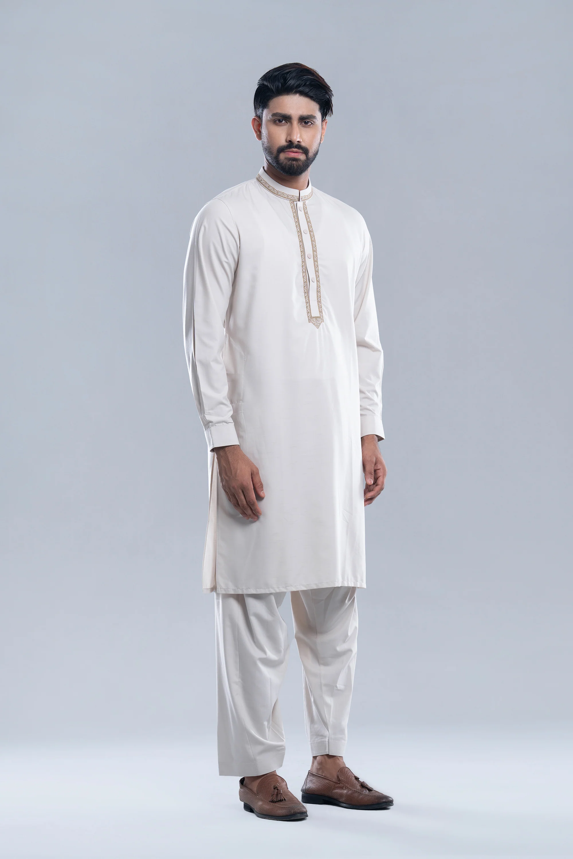 Regular Fit Embroidered Formal Kabli Set - Image 4