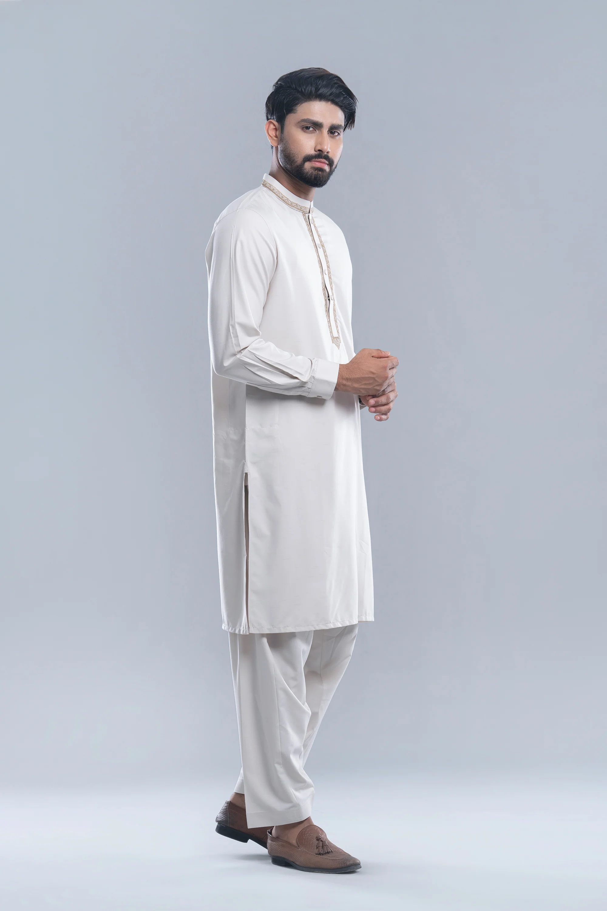Regular Fit Embroidered Formal Kabli Set - Image 5
