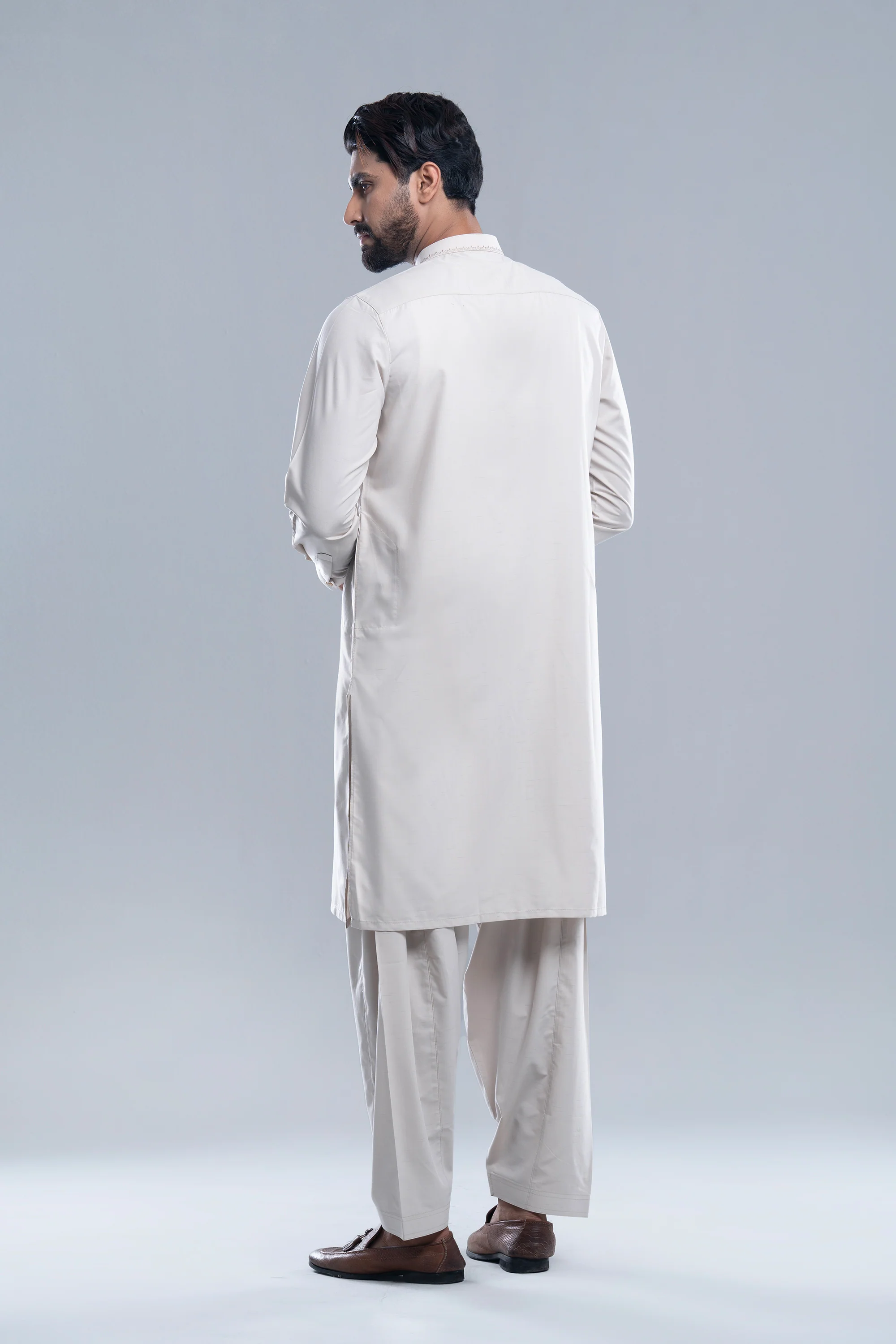 Regular Fit Embroidered Formal Kabli Set - Image 9