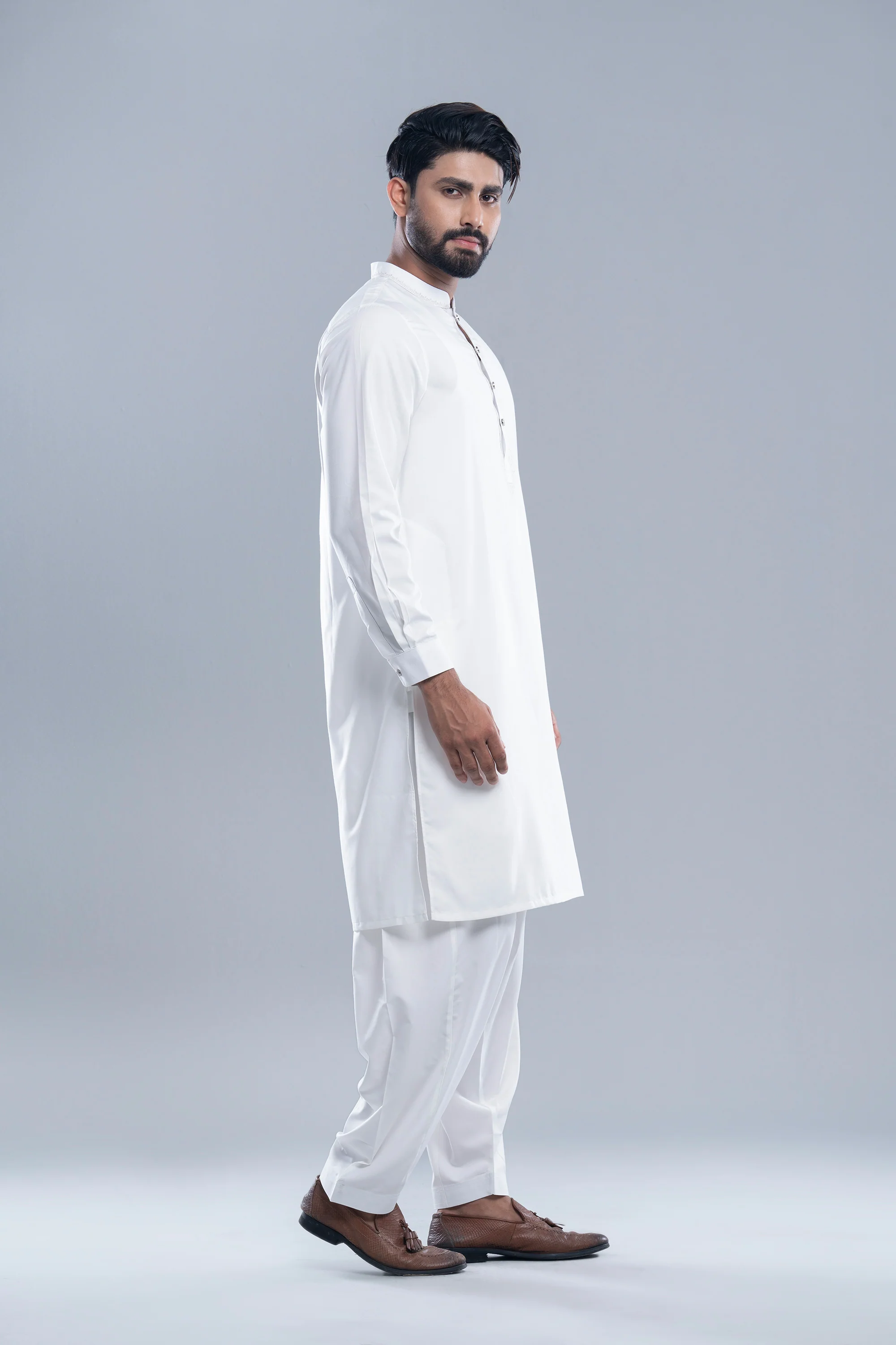 Regular Fit Embroidered Formal Kabli Set - Image 3