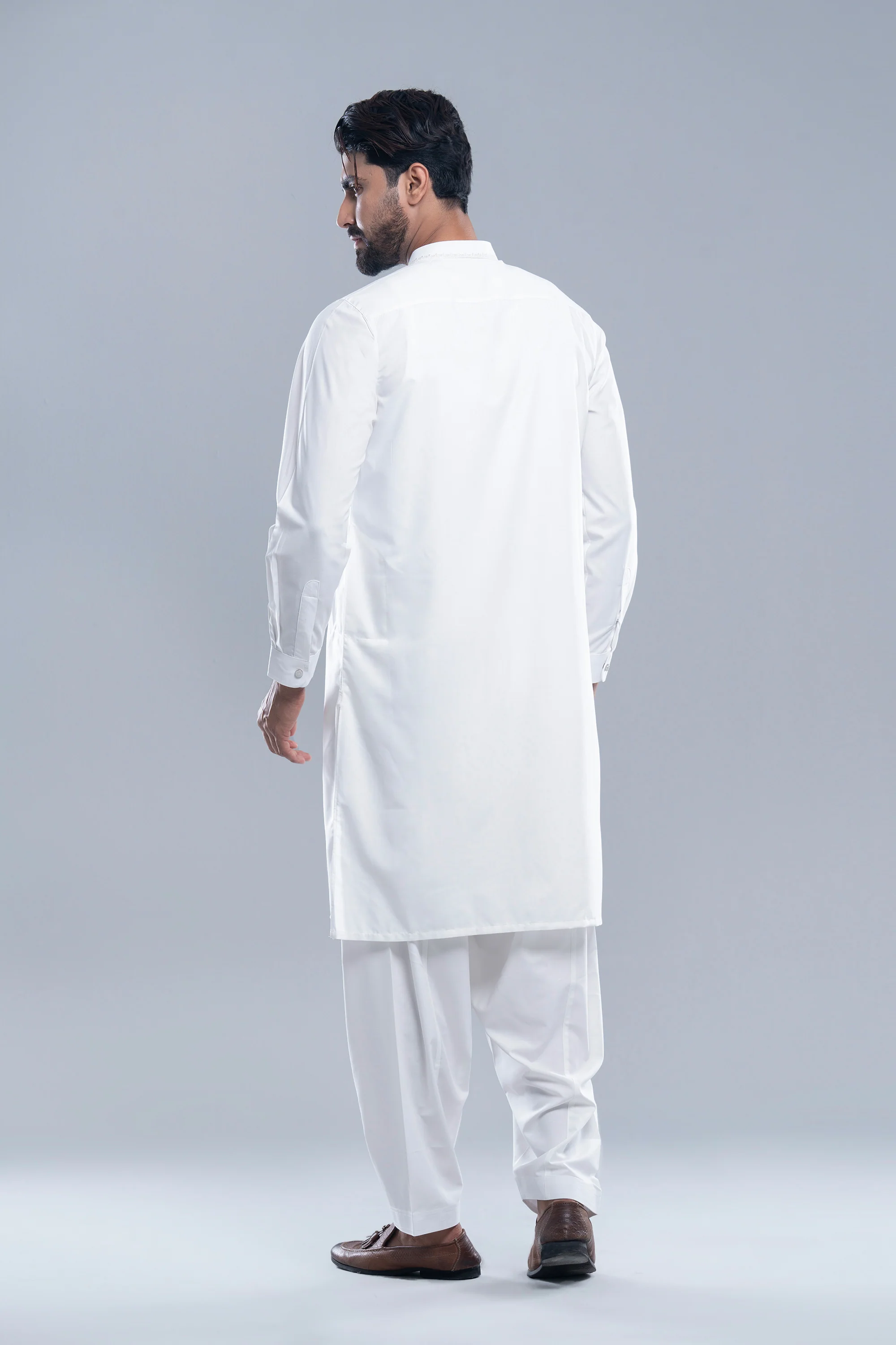 Regular Fit Embroidered Formal Kabli Set - Image 4