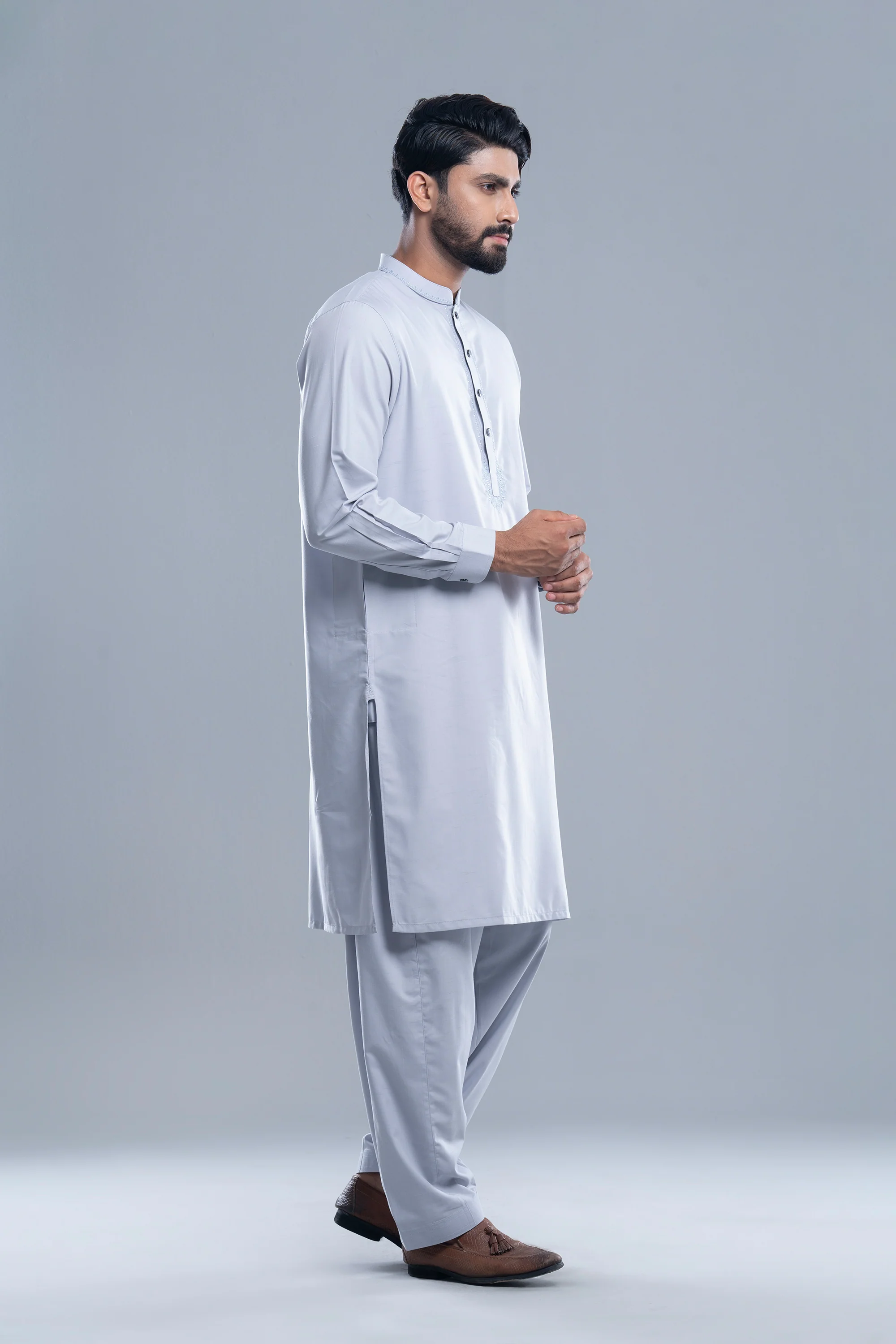 Regular Fit Embroidered Formal Kabli Set - Image 8