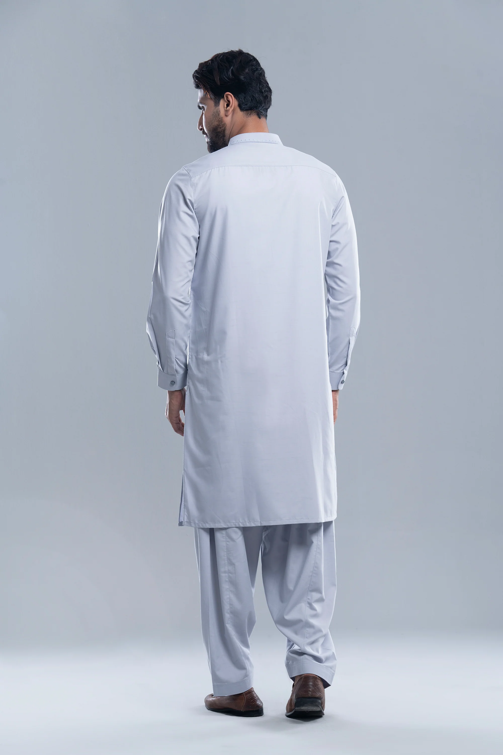 Regular Fit Embroidered Formal Kabli Set - Image 9