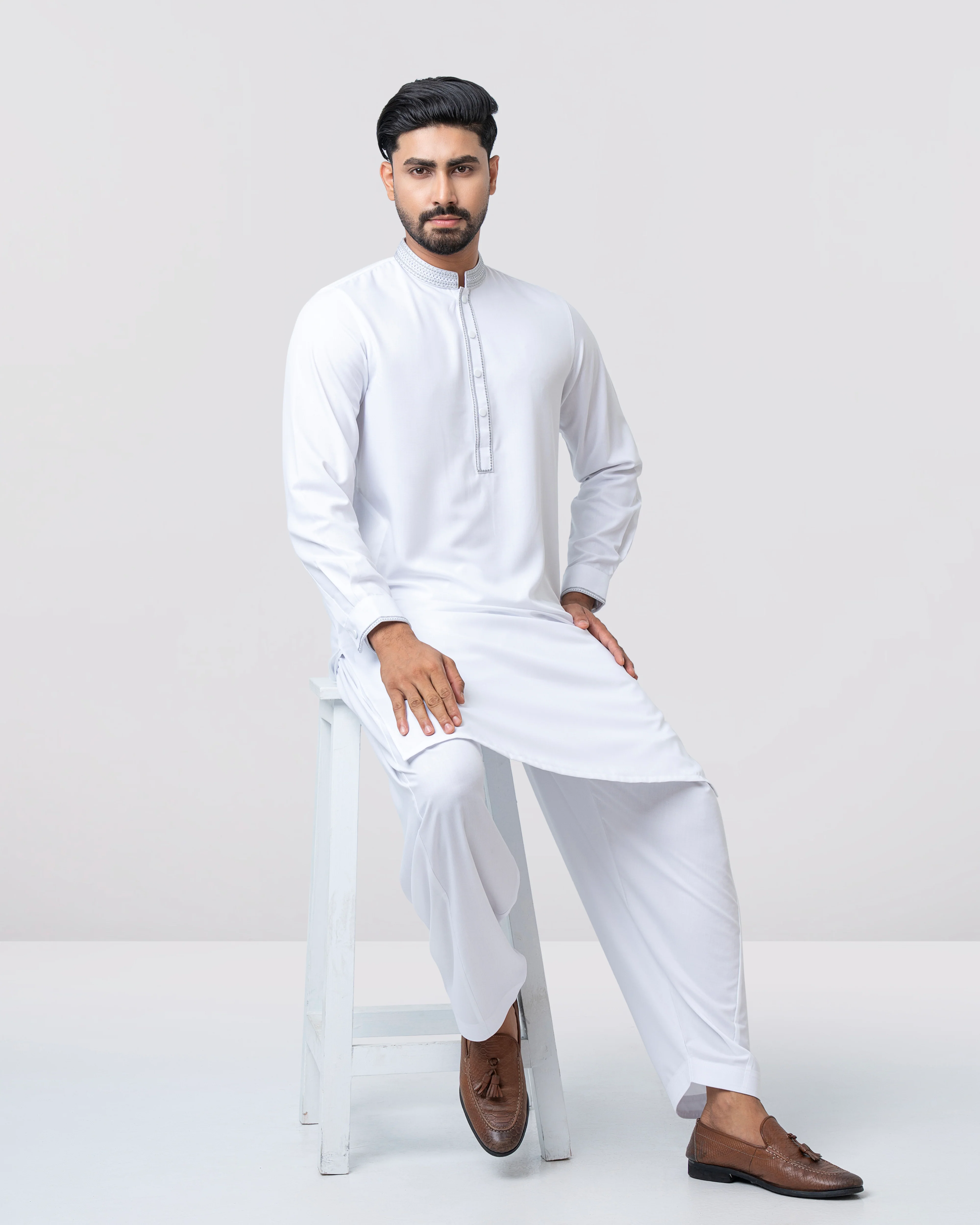 Regular Fit Embroidered Semi-Formal Kabli Set - Image 22