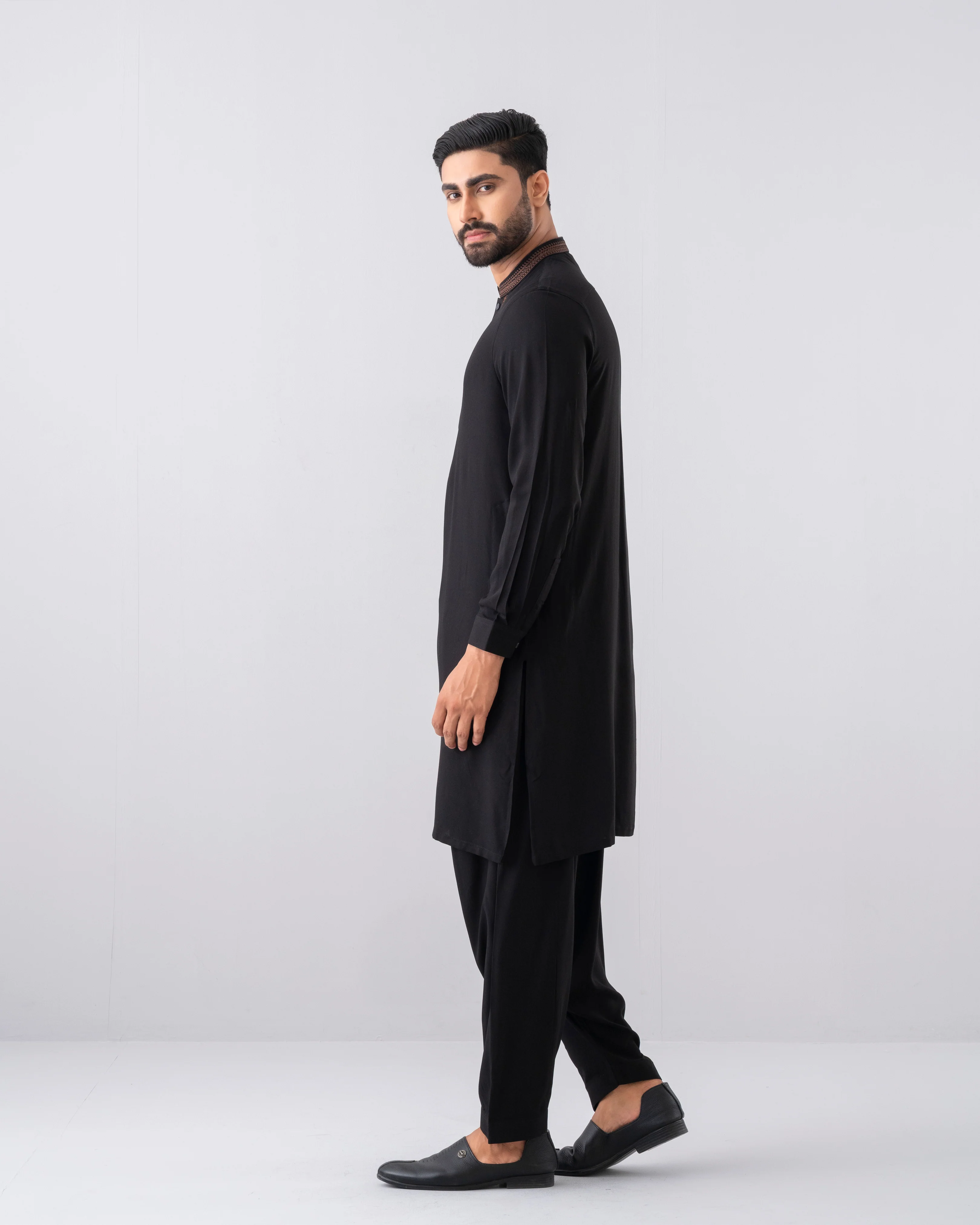 Regular Fit Embroidered Semi-Formal Kabli Set - Image 10