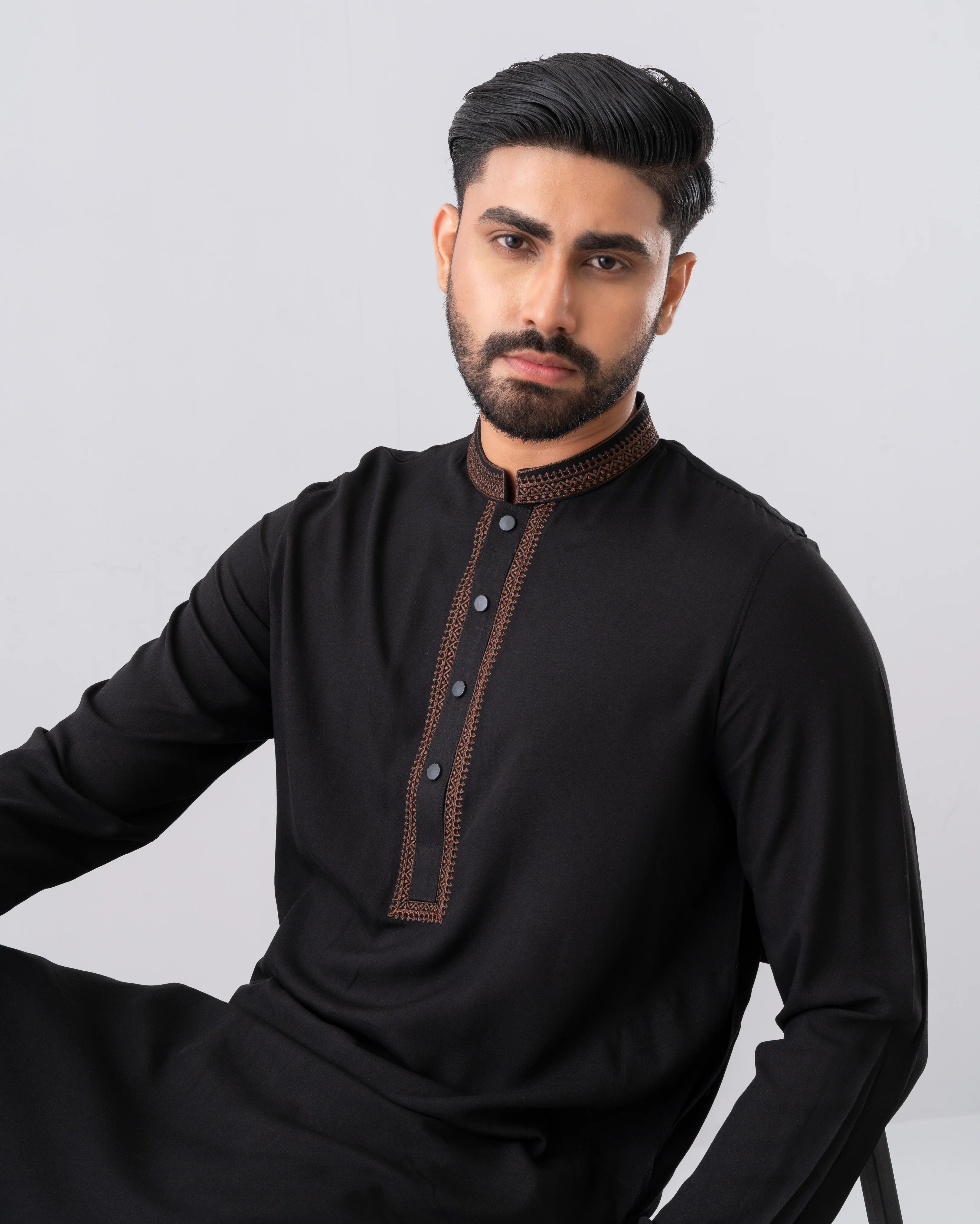 Regular Fit Embroidered Semi-Formal Kabli Set - Image 15
