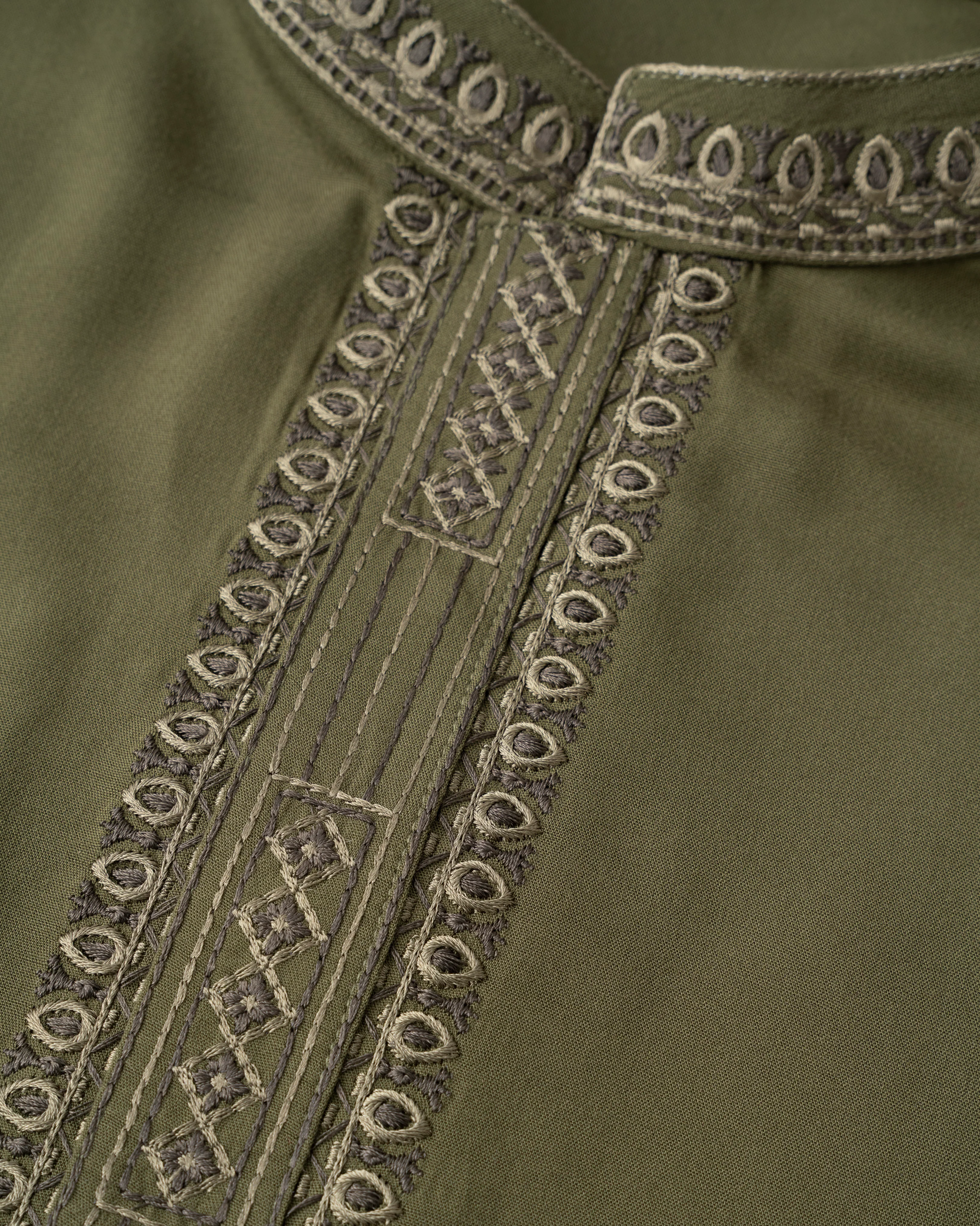 Regular Fit Embroidered Semi-Formal Kabli Set - Image 7