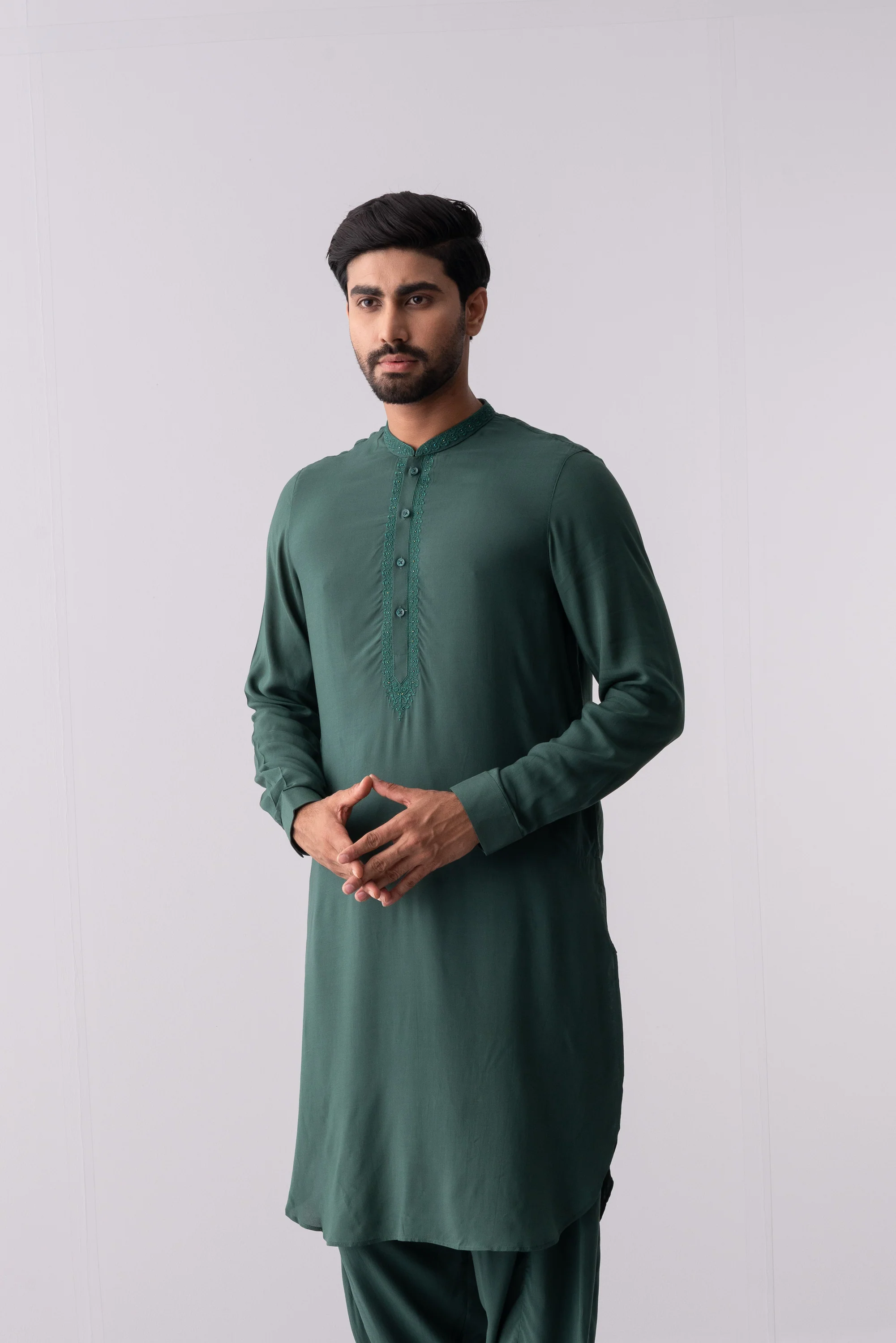 Regular Fit Embroidered Semi-Formal Kabli Set - Image 9