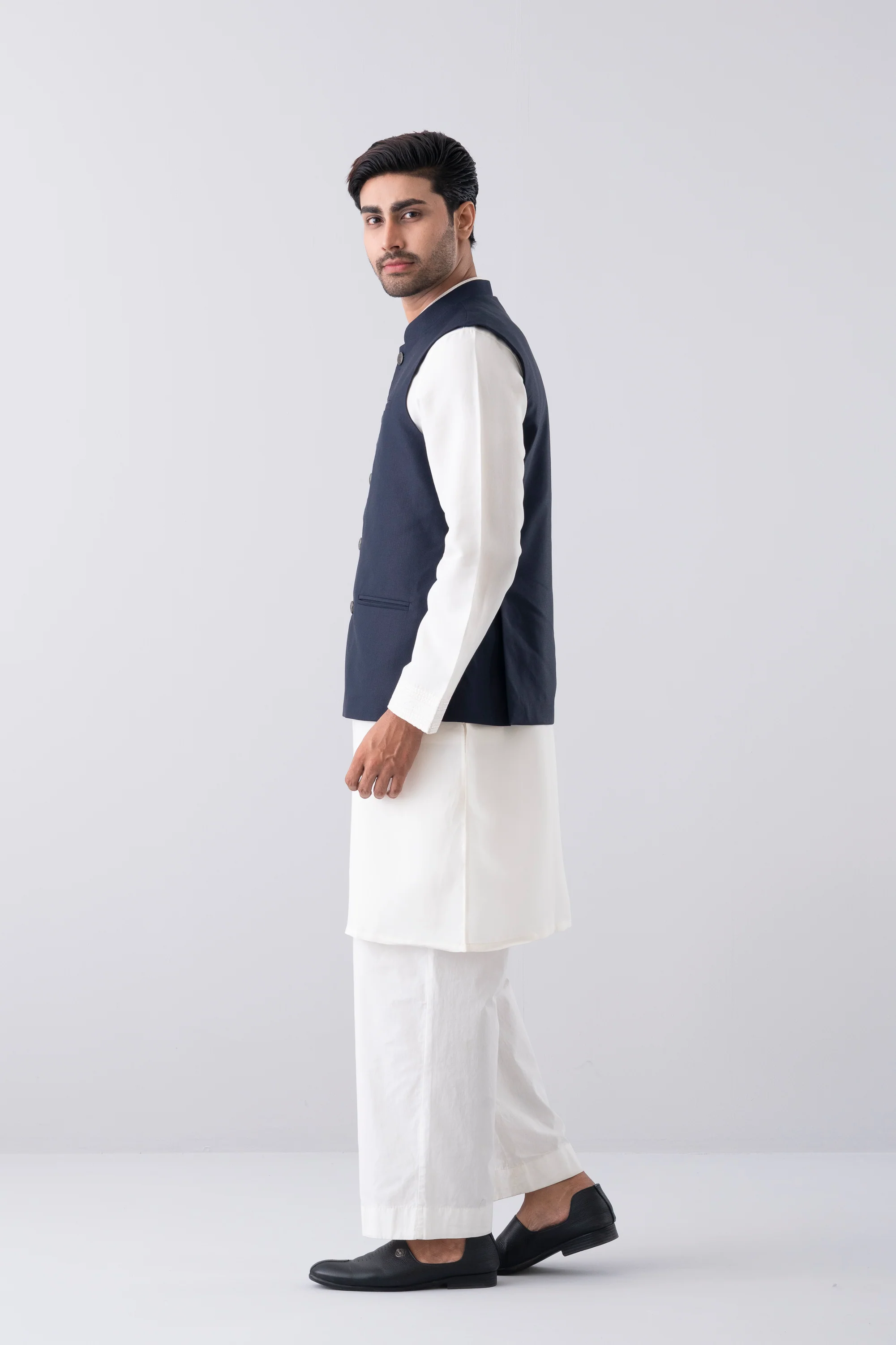 Regular Fit Blended Fabric Semi-Formal Waistcoat - Image 9
