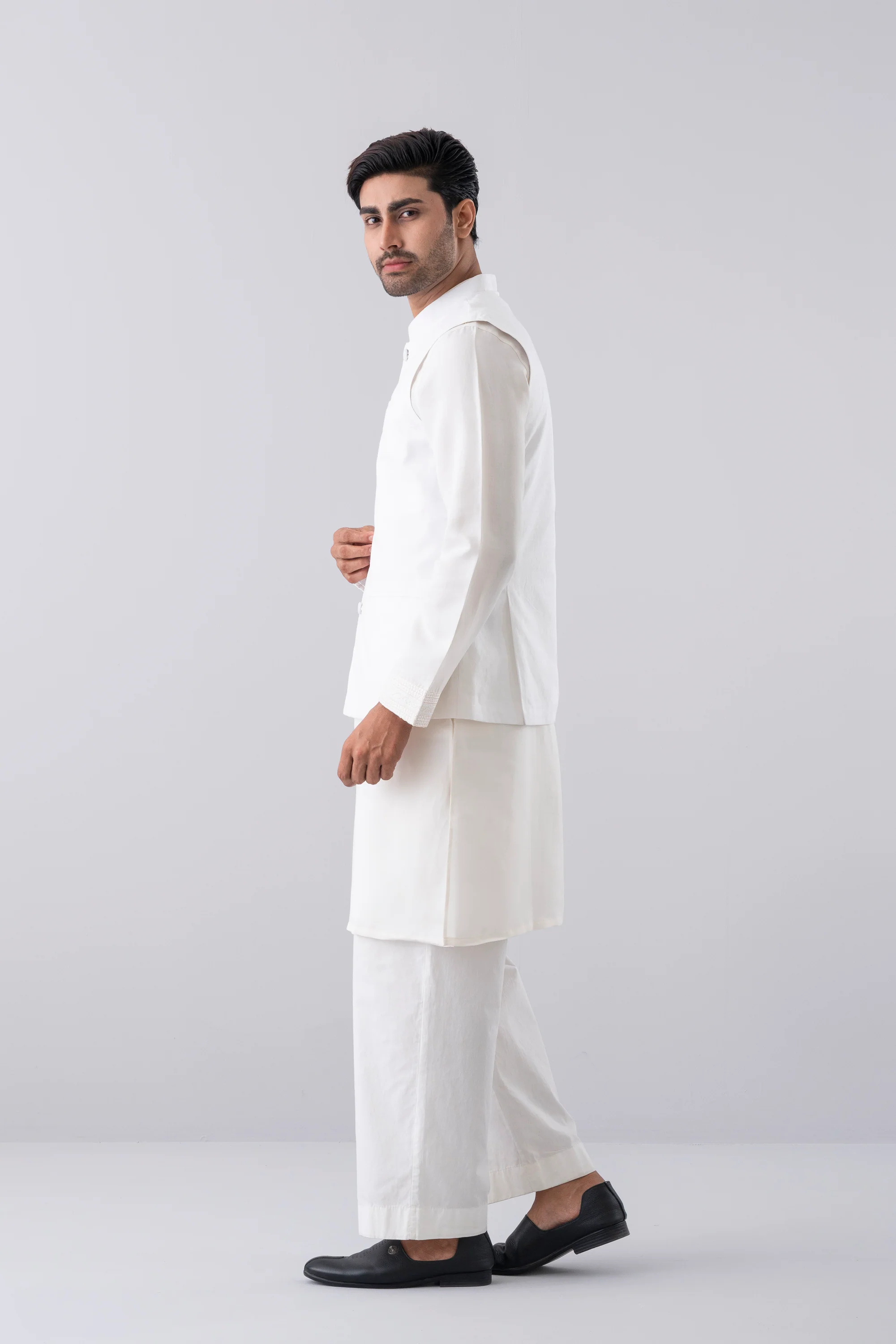 Regular Fit Cotton Semi-Formal Waistcoat - Image 3