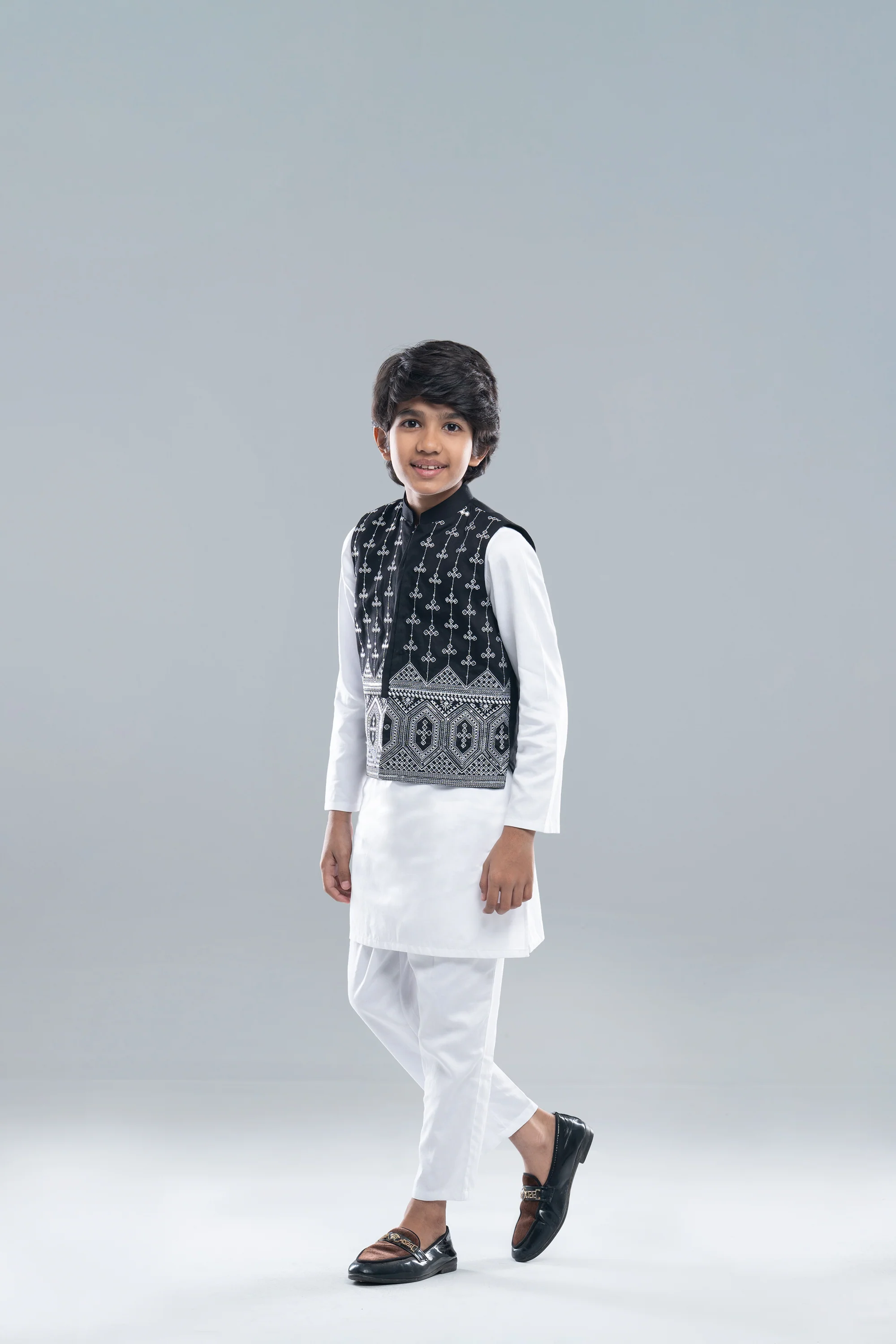 Prince Kurta Set (4-7 Years) - Image 3