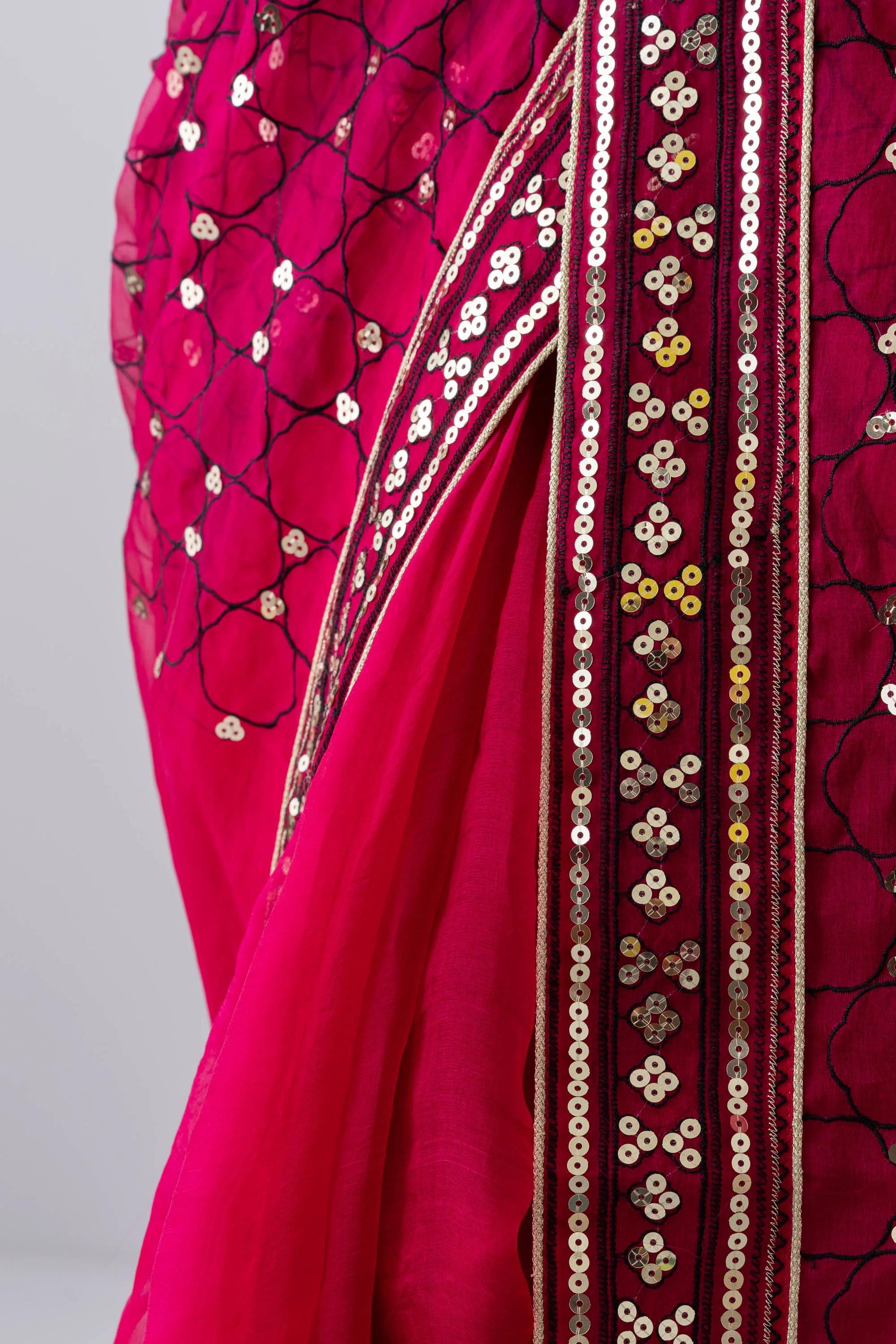 Women's Saree - Image 4