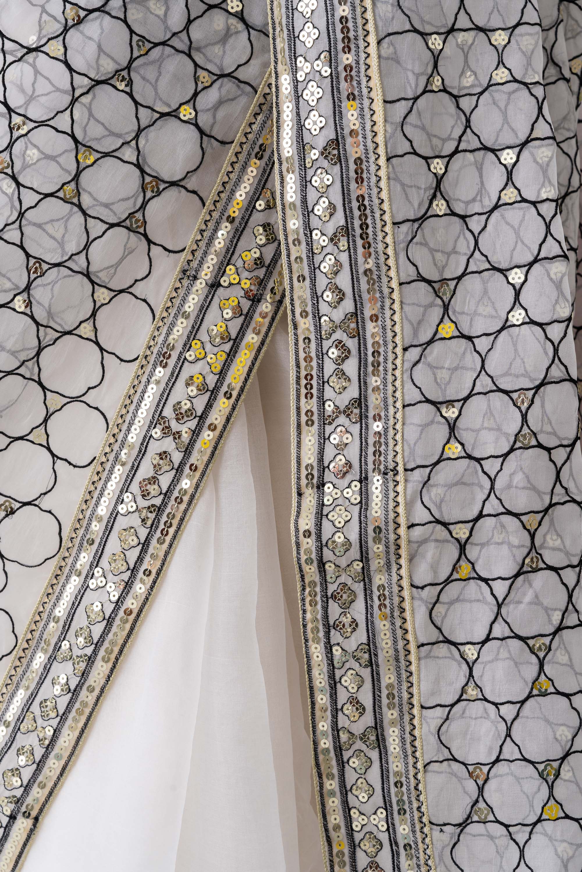 Women's Saree - Image 9