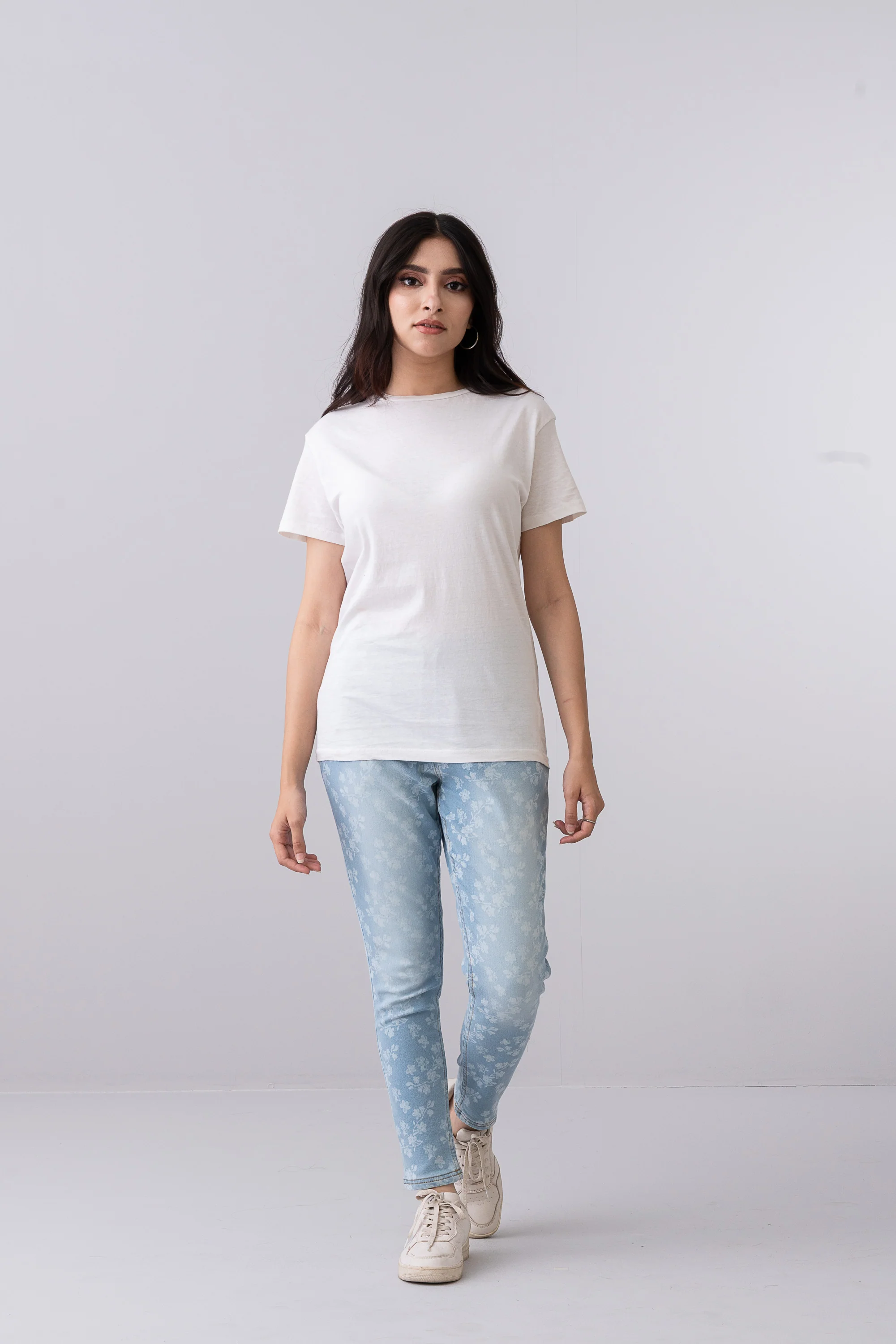 Regular Fit Flower-Printed Jeans - Image 3