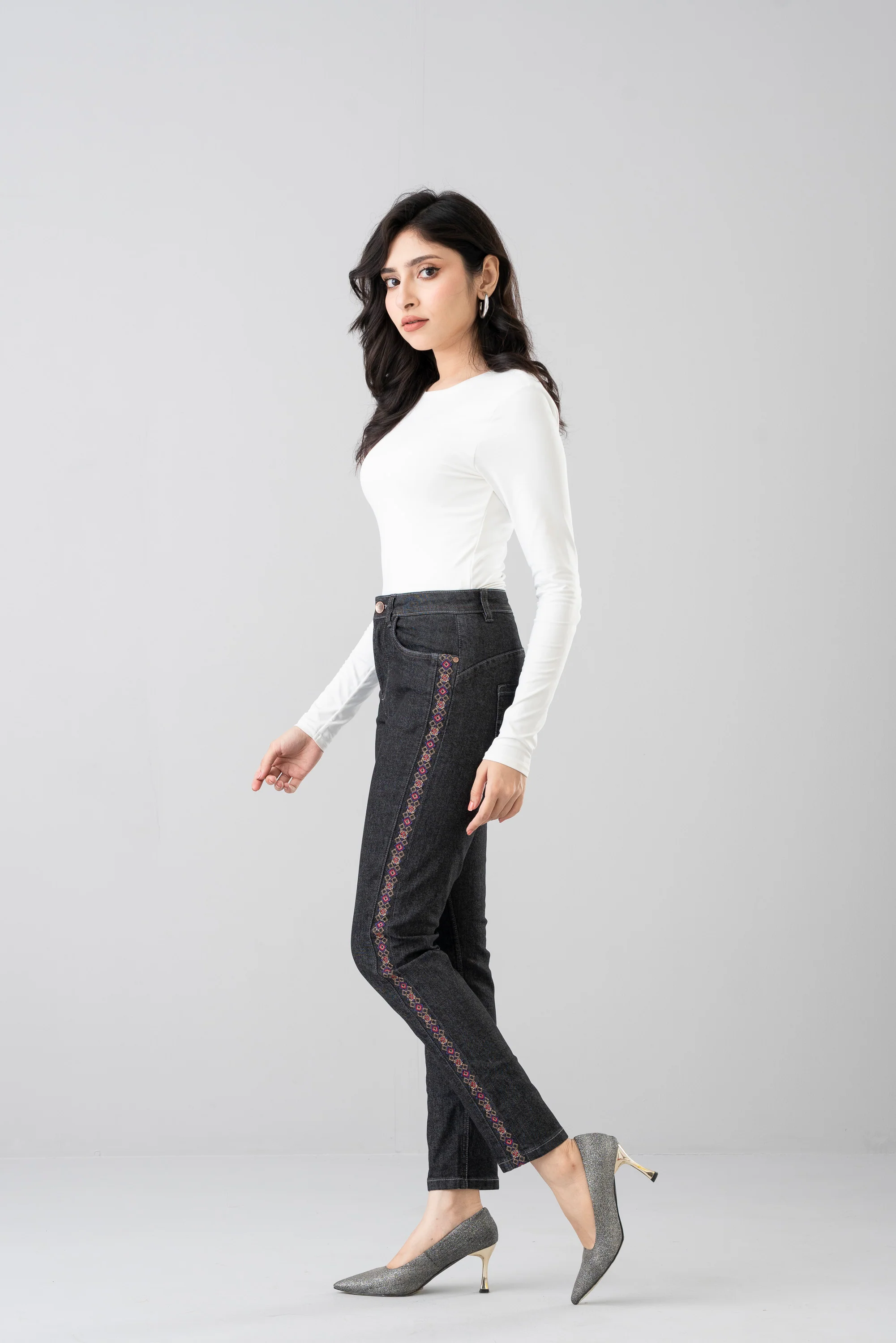 Regular Fit Embroidered Jeans - Image 3