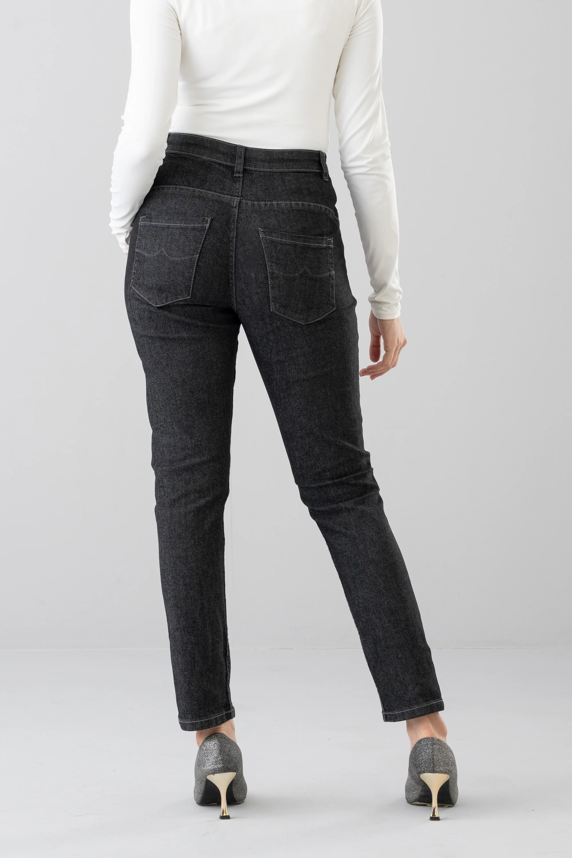 Regular Fit Embroidered Jeans - Image 4