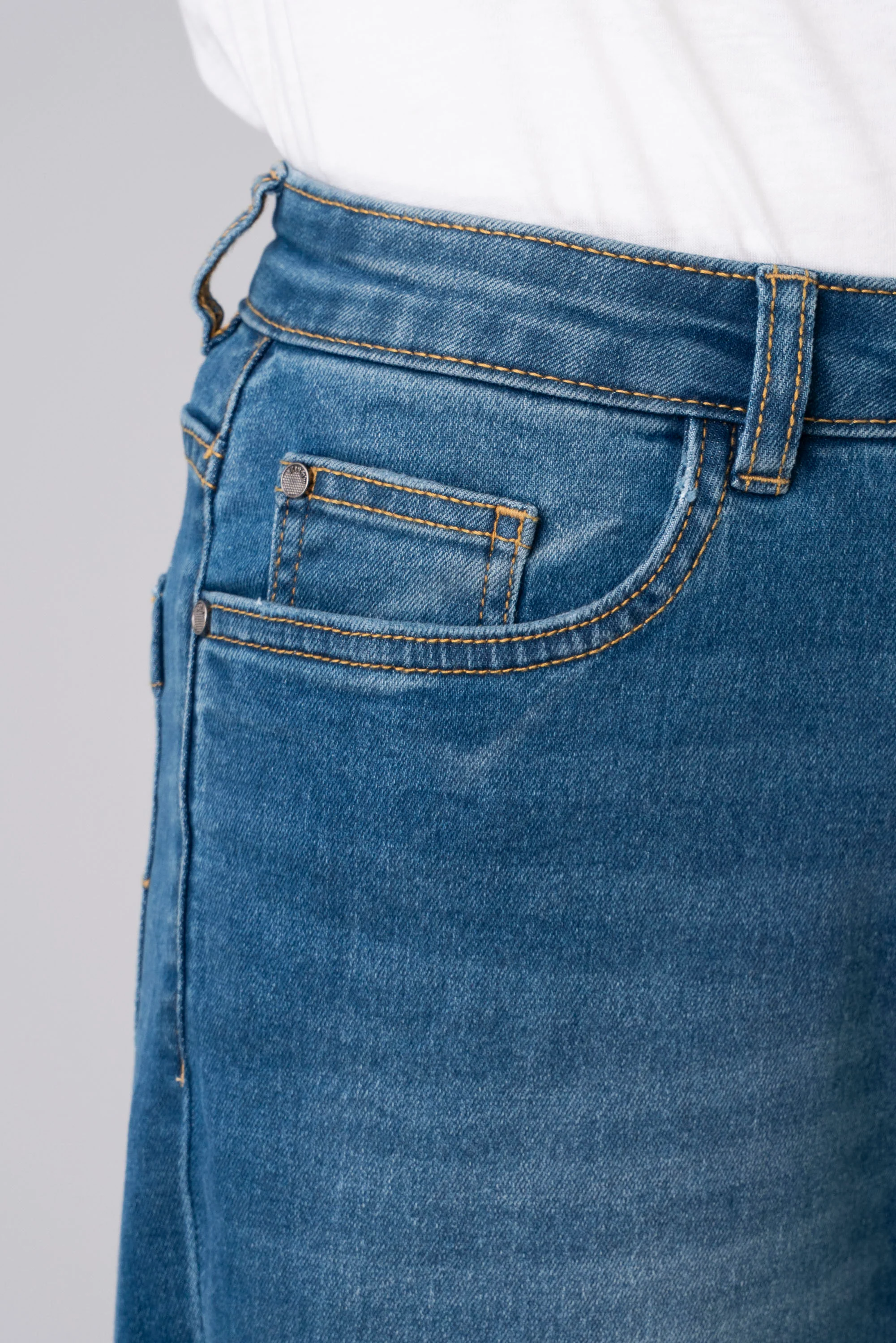 Boyfriend Fit Mid-Washed Denim - Image 5