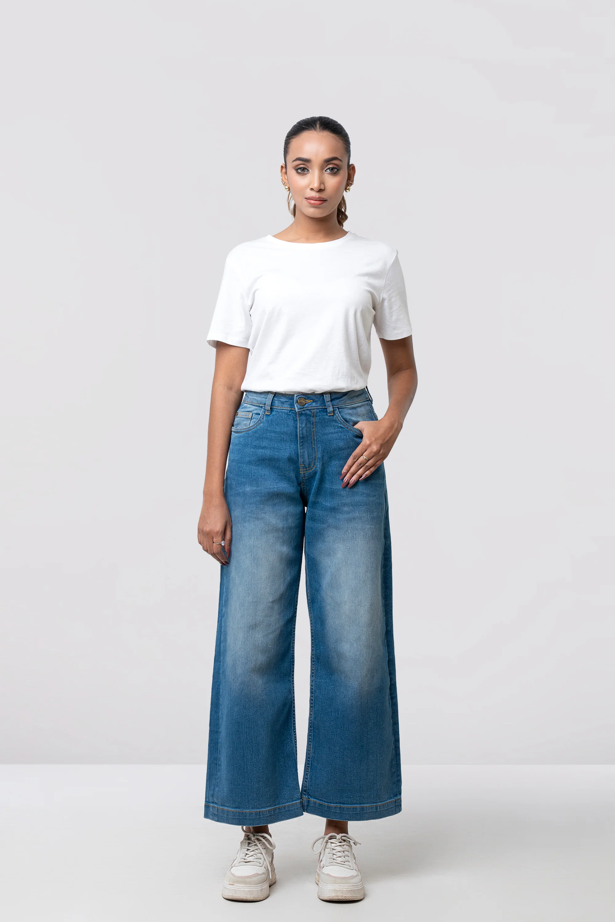 Wide Leg Mid-Washed Jeans - Image 2