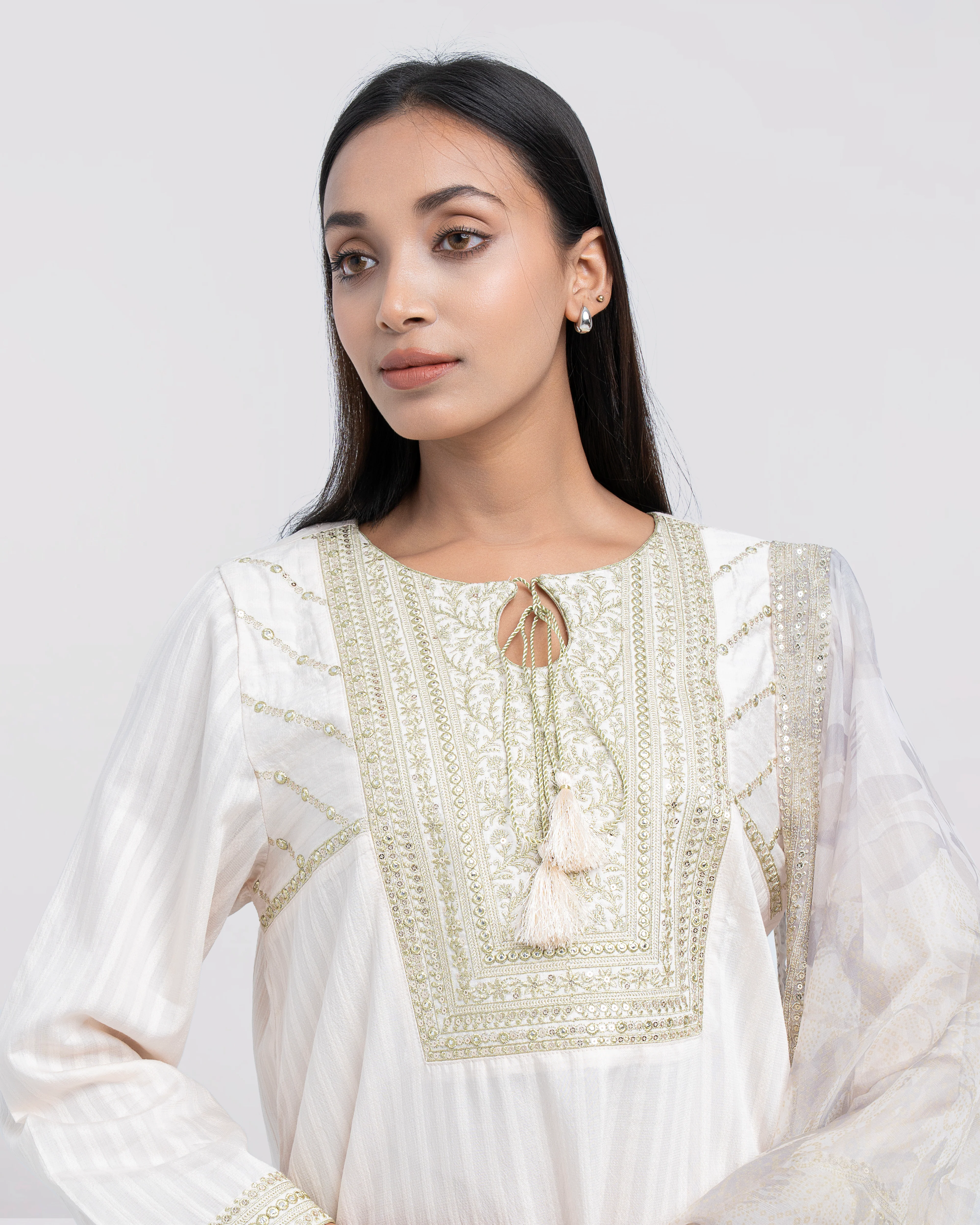 Smart Fit Embellished Two-Piece Formal Ethnic Set with Organza Dupatta - Image 5