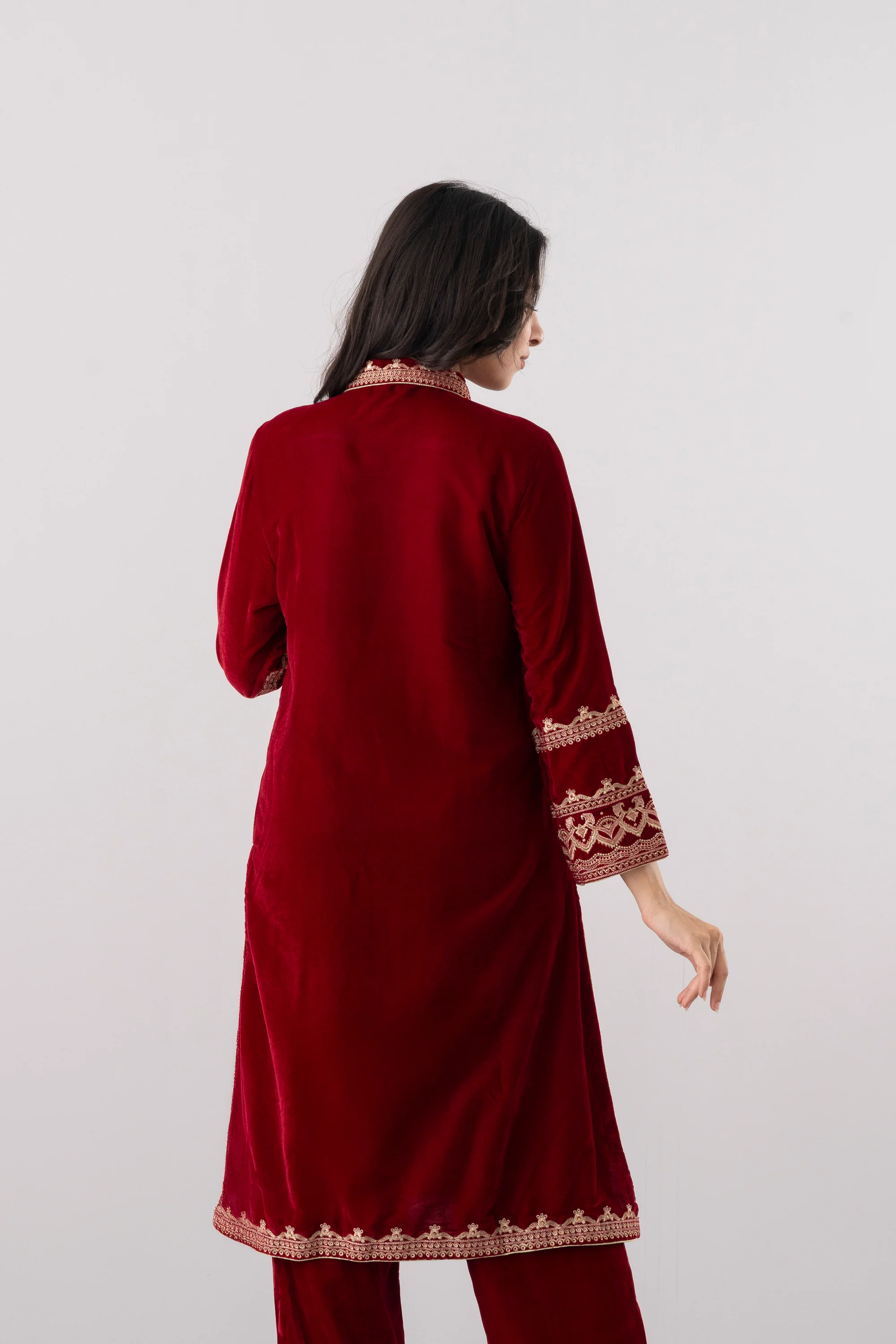 Smart Fit Embroidered Three-Piece Velvet Ethnic Set with Organza Dupatta - Image 4