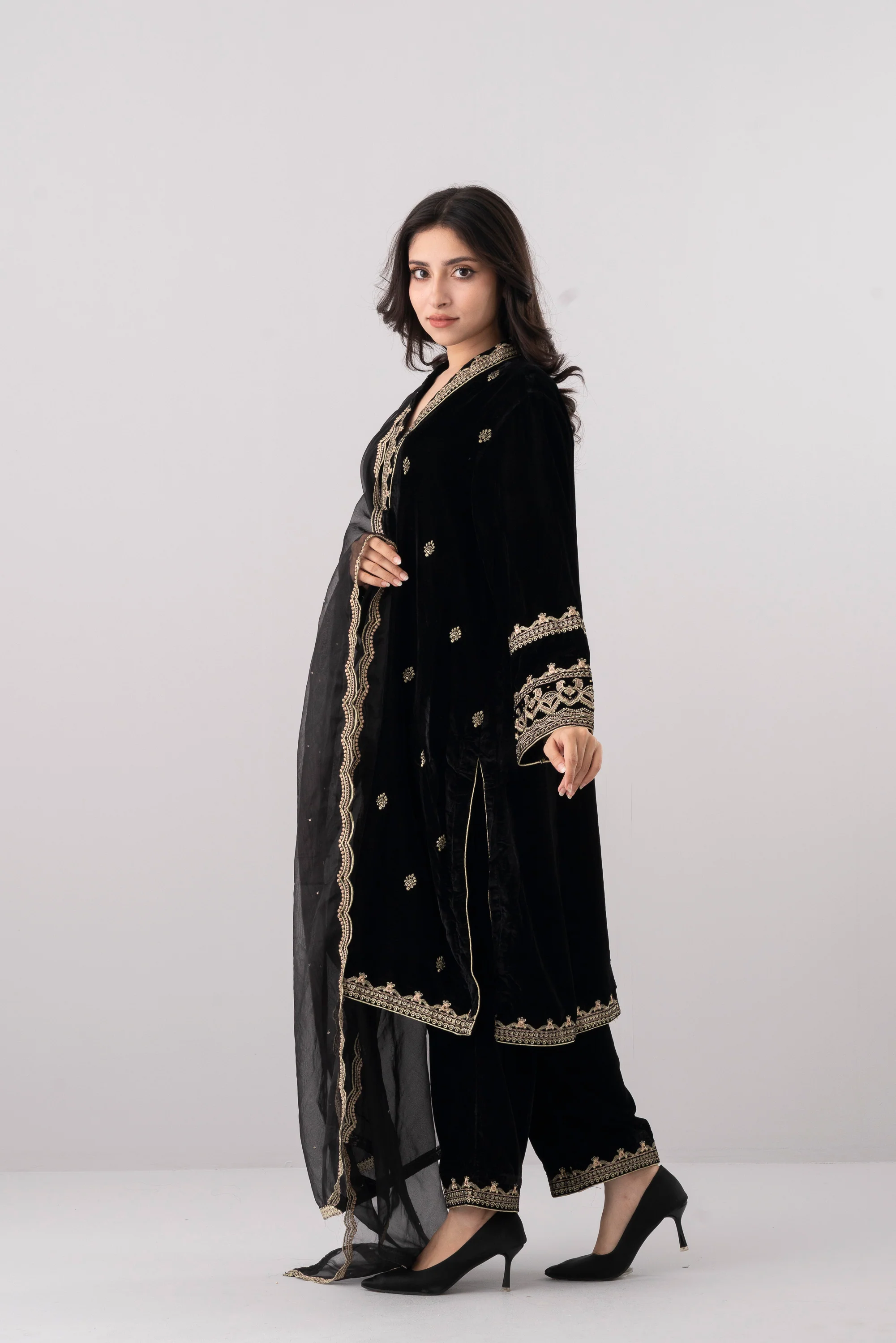 Smart Fit Embroidered Three-Piece Velvet Ethnic Set with Organza Dupatta - Image 9