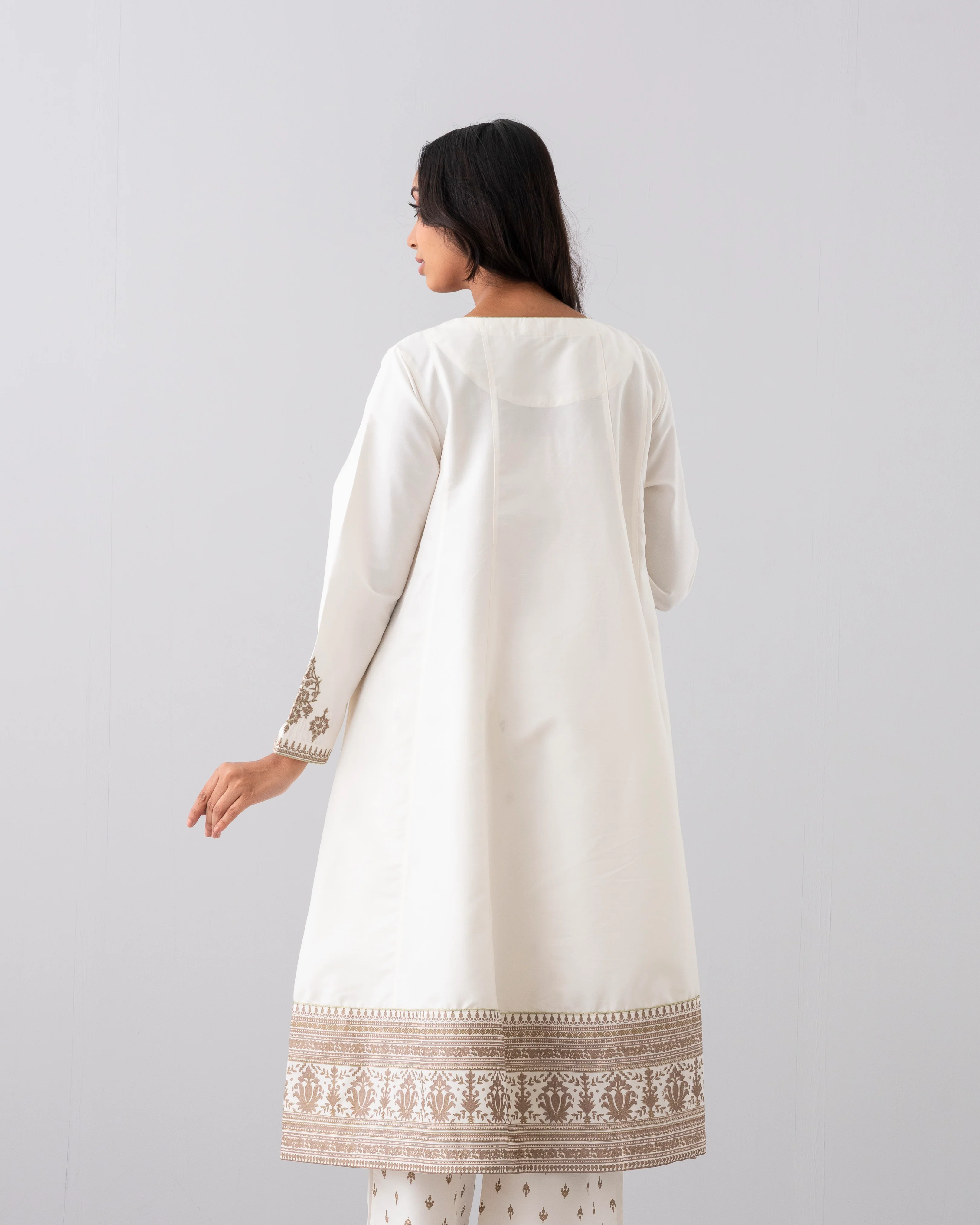 Smart Fit Embroidered Three-Piece Semi-Formal Ethnic Set with Organza Dupatta - Image 4