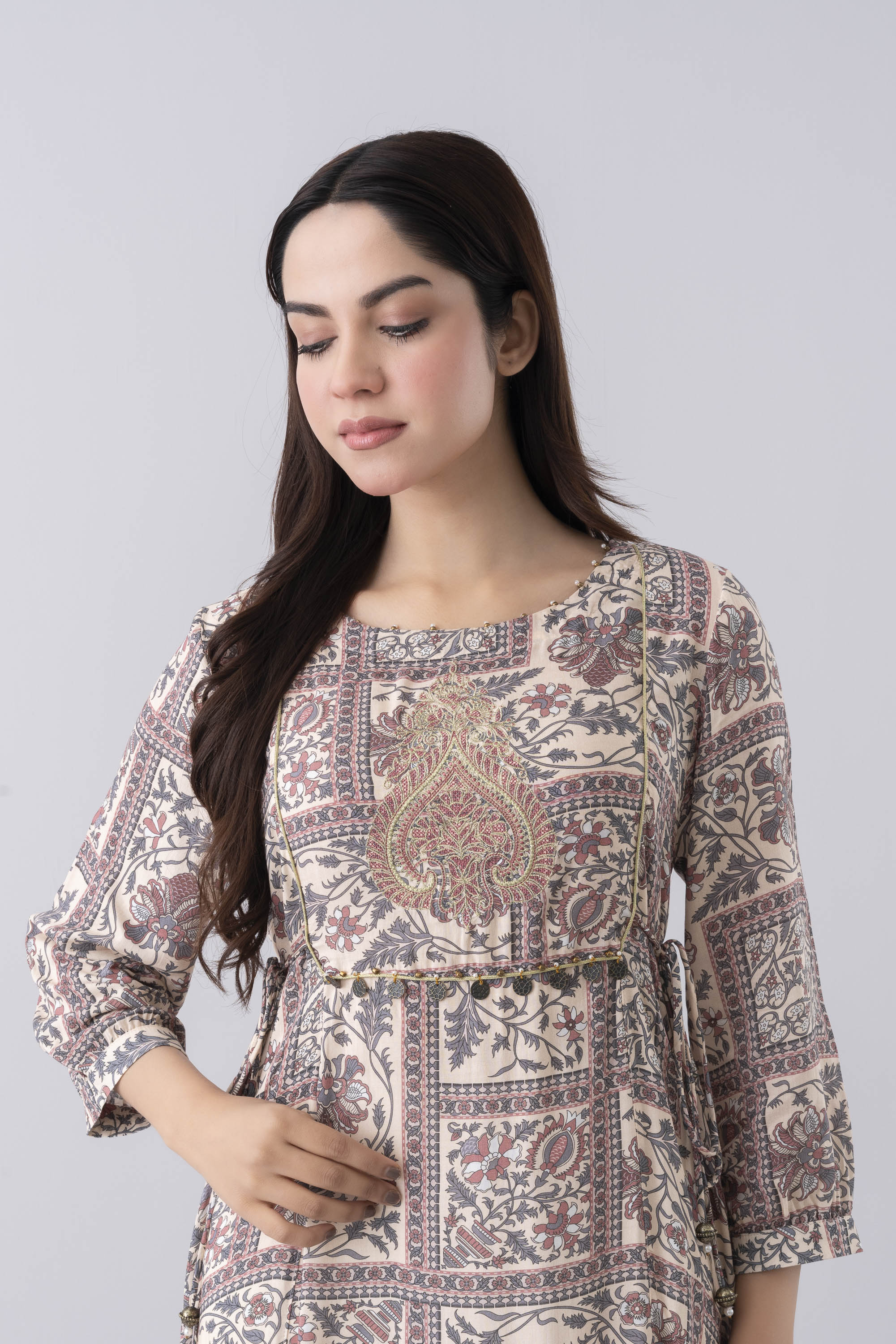 Relaxed Fit Embroidered Ethnic Kurta - Image 17