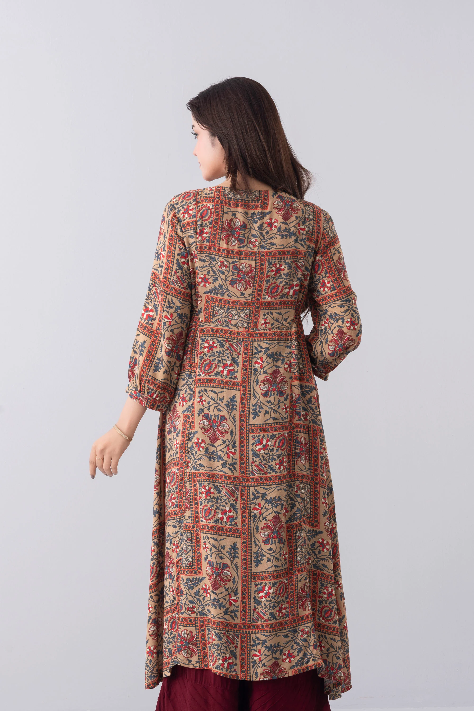 Relaxed Fit Embroidered Ethnic Kurta - Image 4