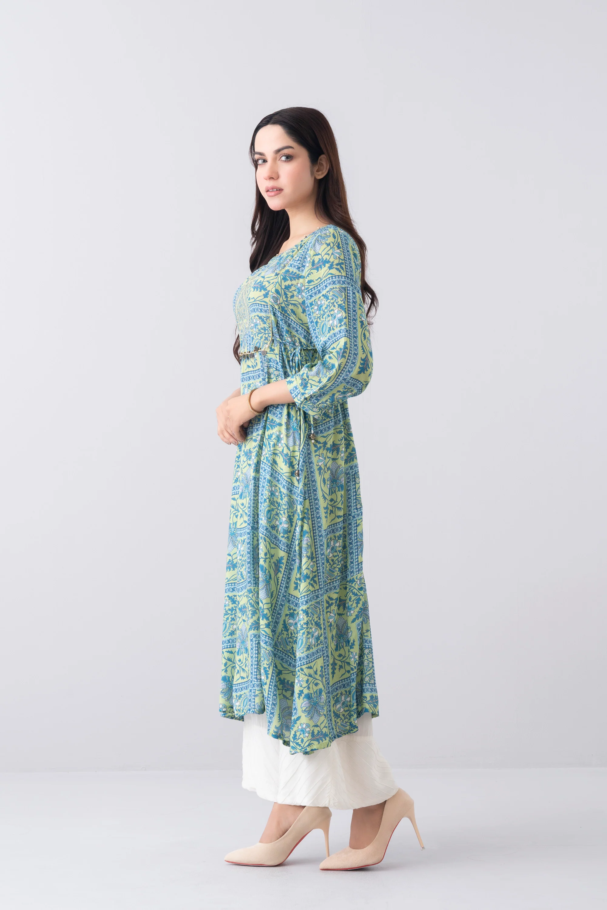 Relaxed Fit Embroidered Ethnic Kurta - Image 9