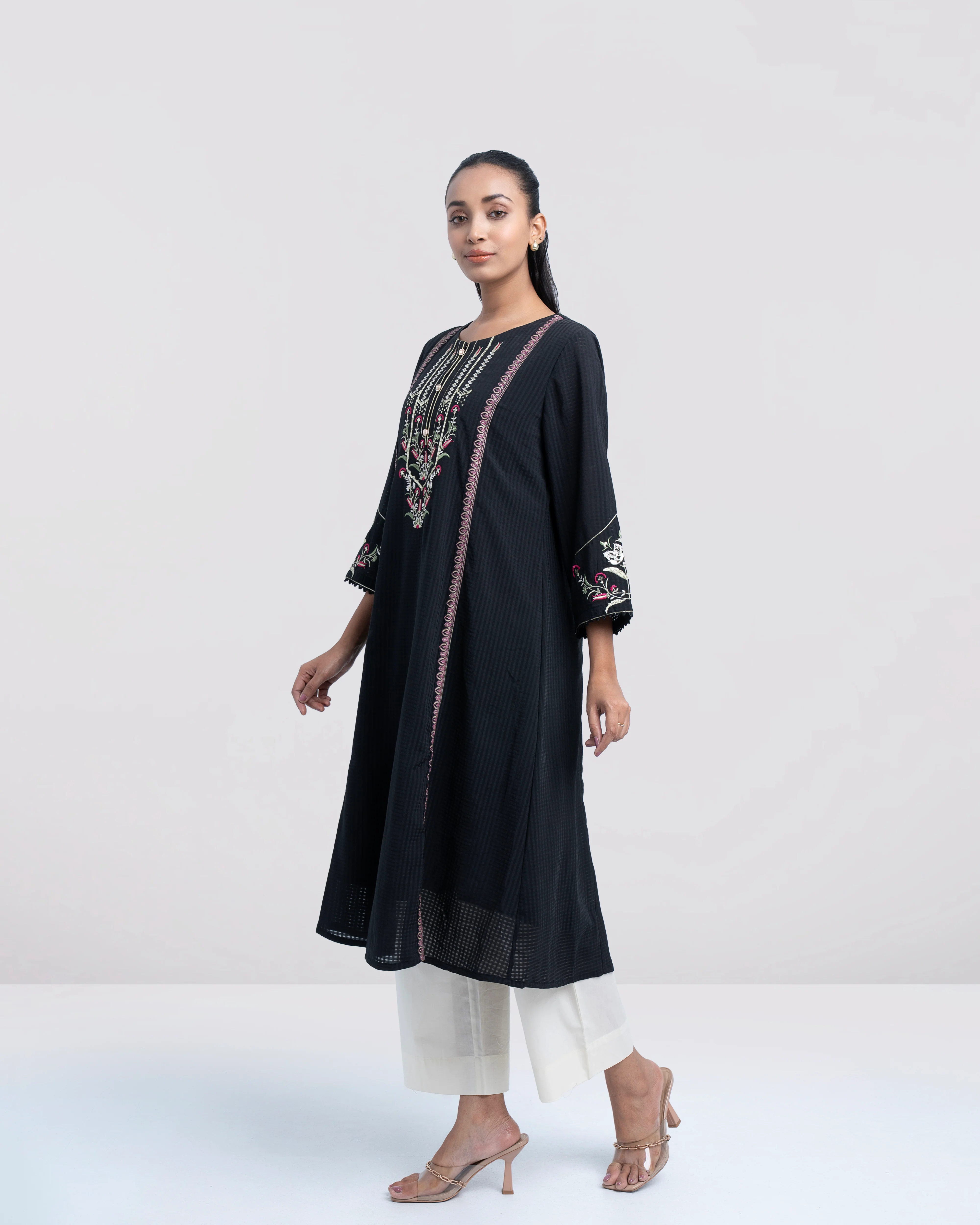 Relaxed Fit Ethnic Kurta - Image 4
