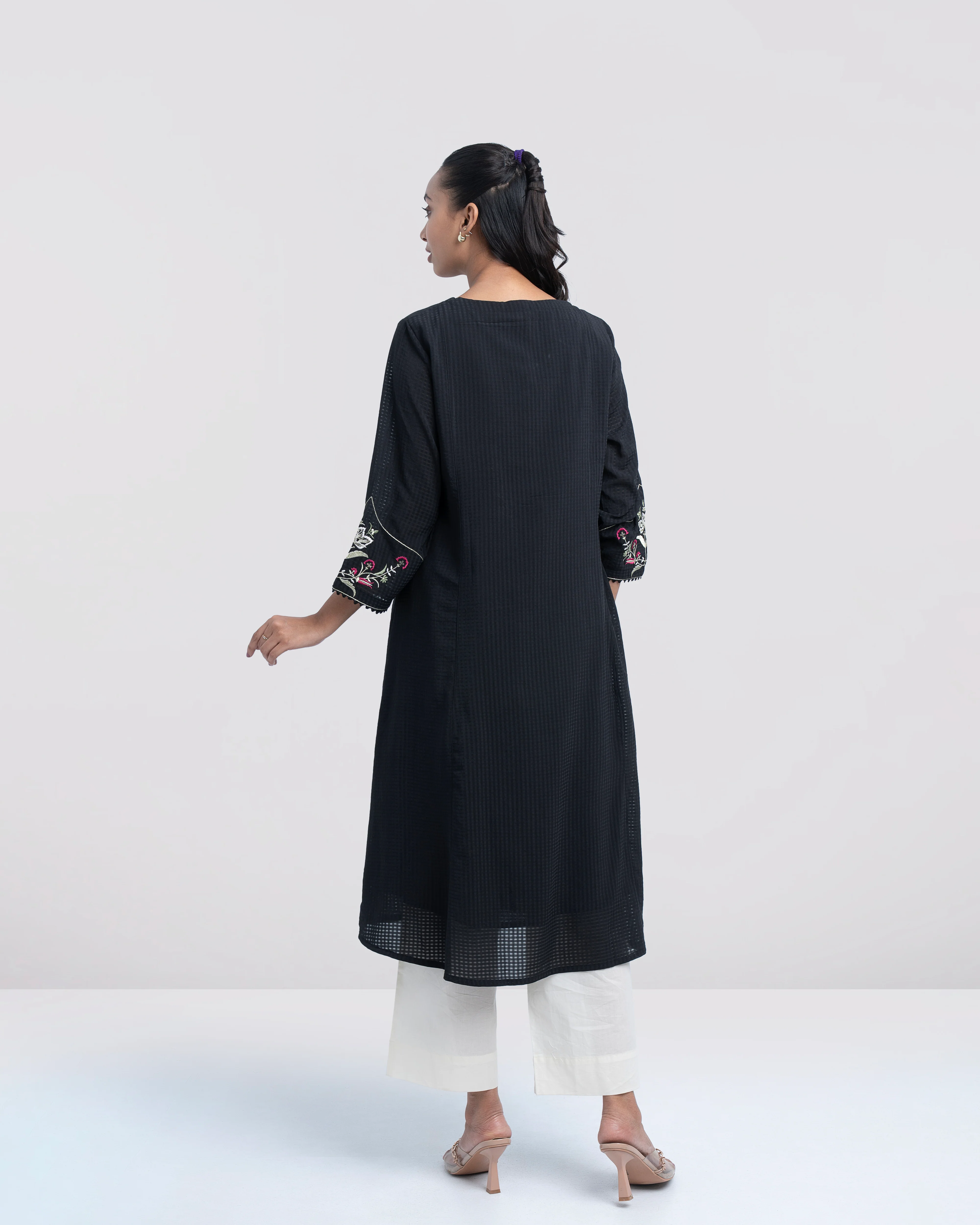 Relaxed Fit Ethnic Kurta - Image 5