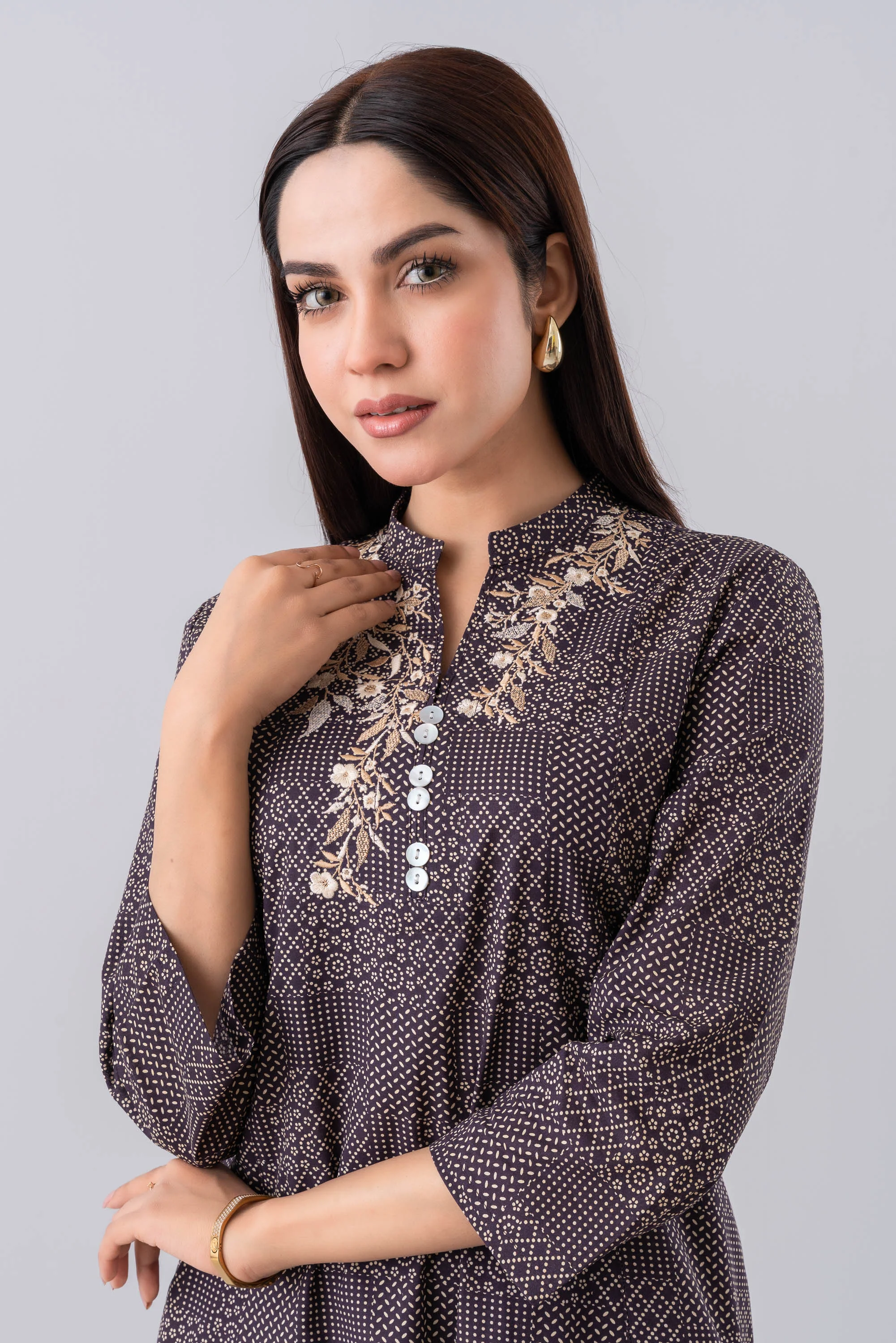 Relaxed Fit Embroidered Ethnic Kurti - Image 10