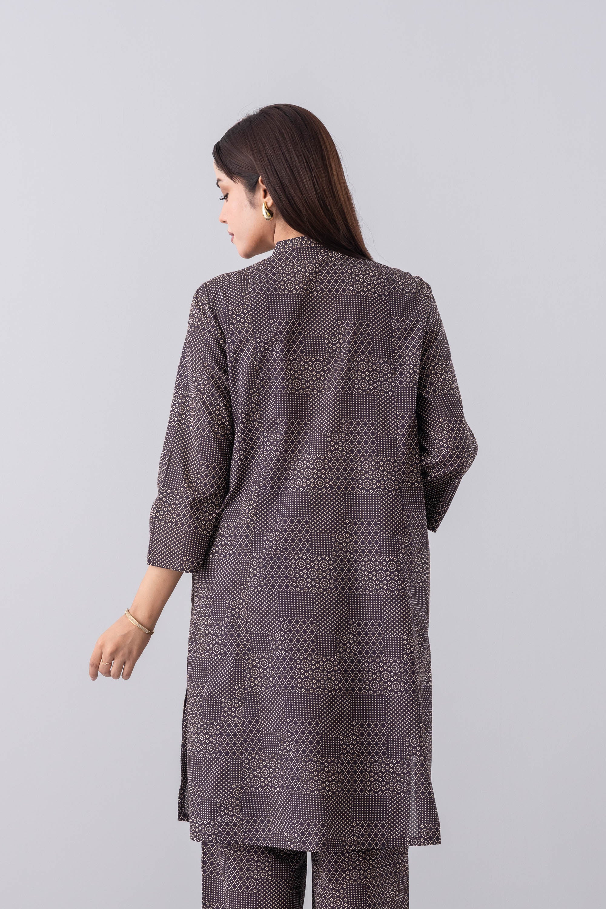 Relaxed Fit Embroidered Ethnic Kurti - Image 11