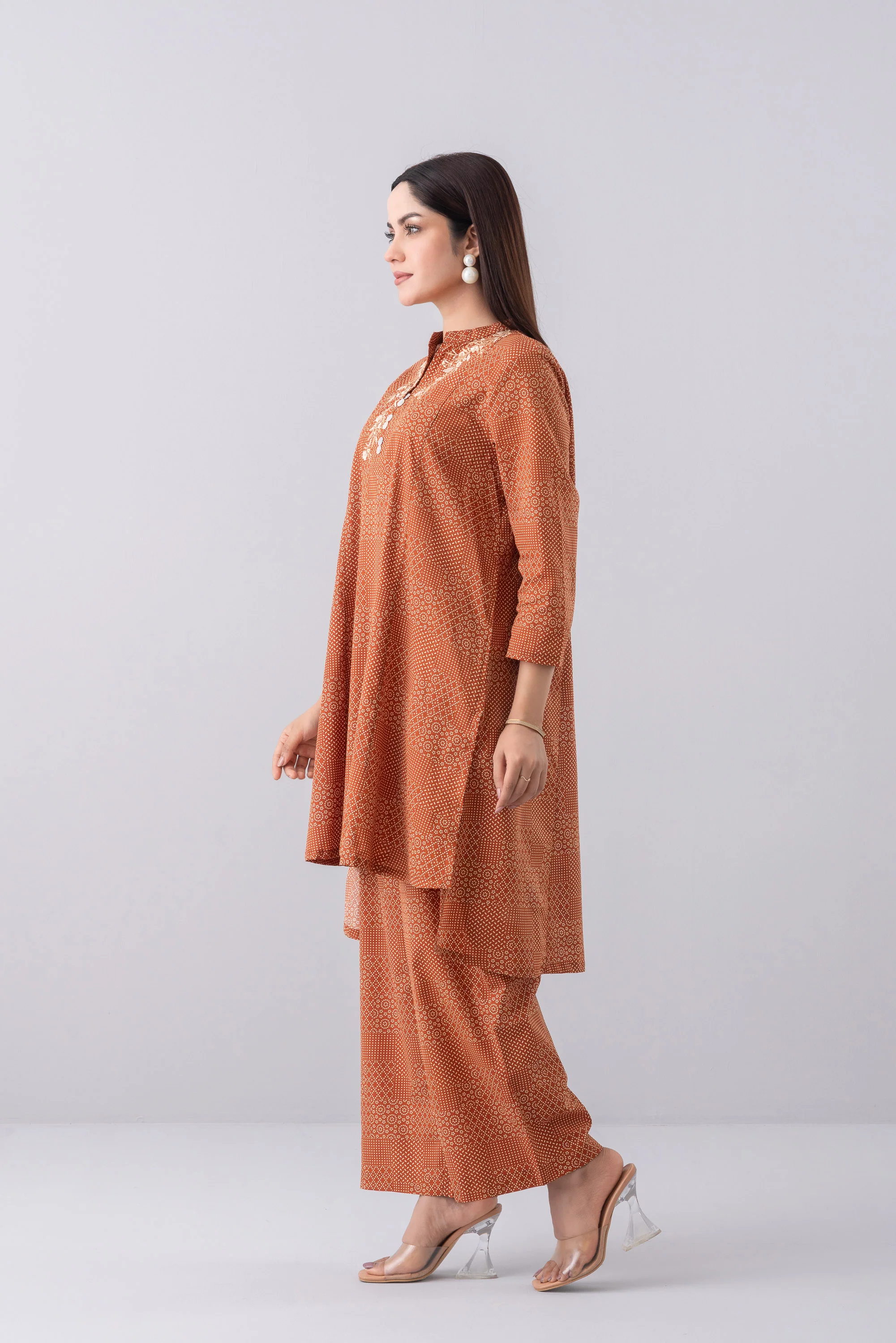 Relaxed Fit Embroidered Ethnic Kurti - Image 2